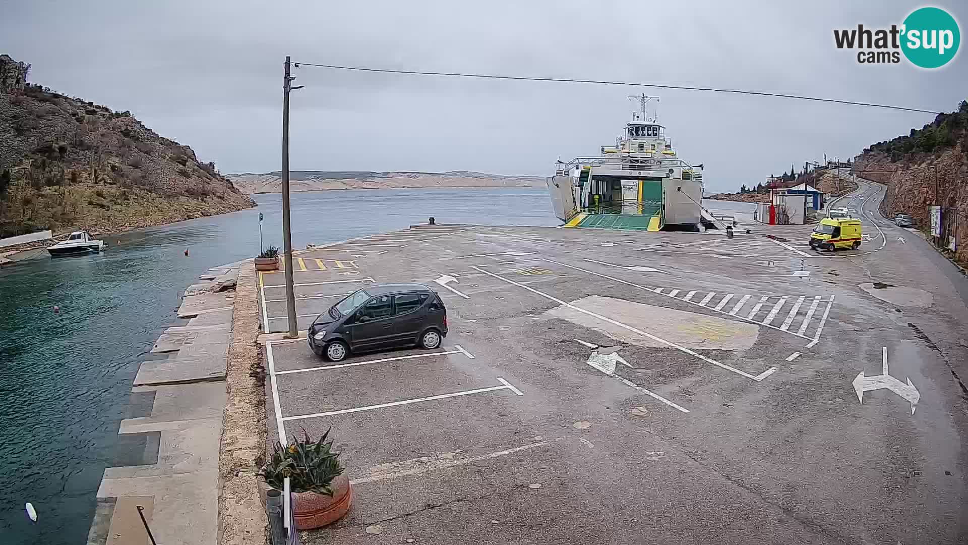 Webcam del puerto de ferris de Prizna – hacia la isla de Pag