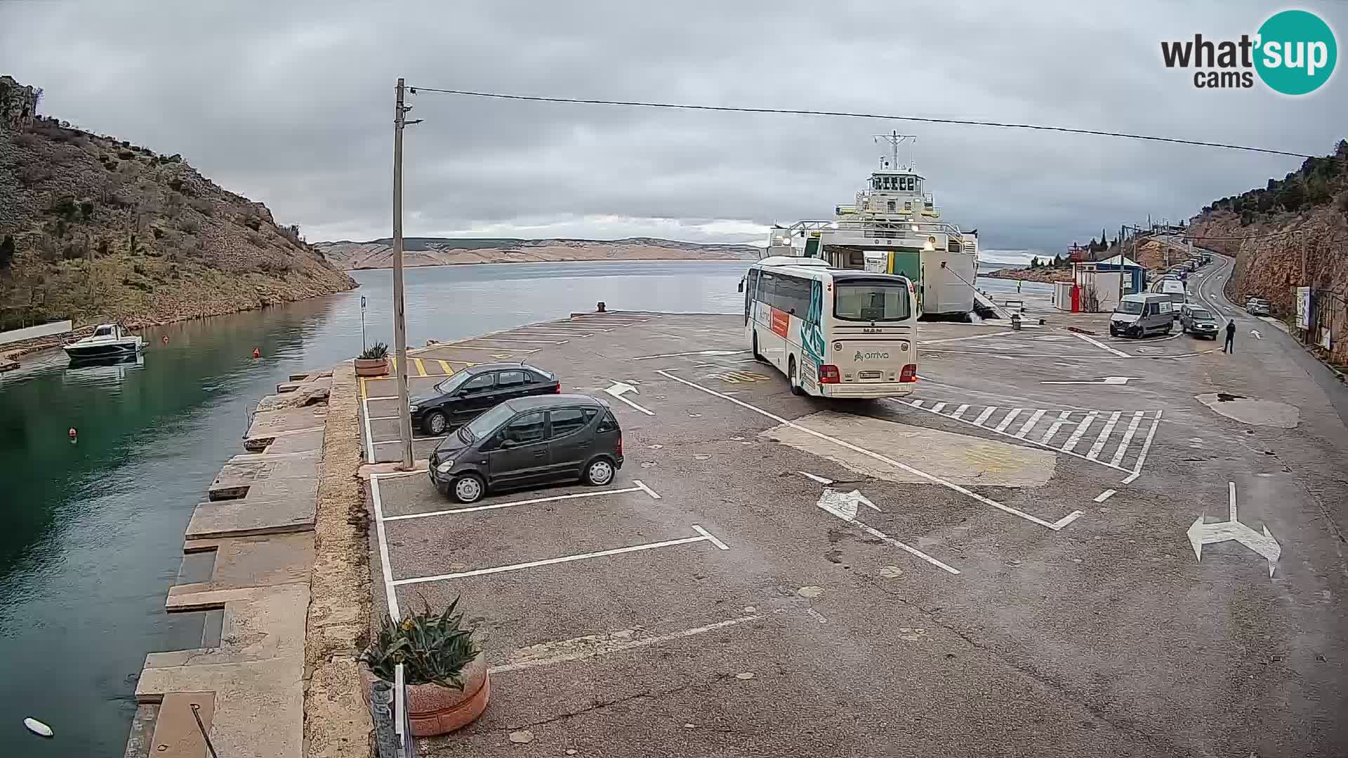 Web kamera trajektna luka Prizna – prema otoku Pag