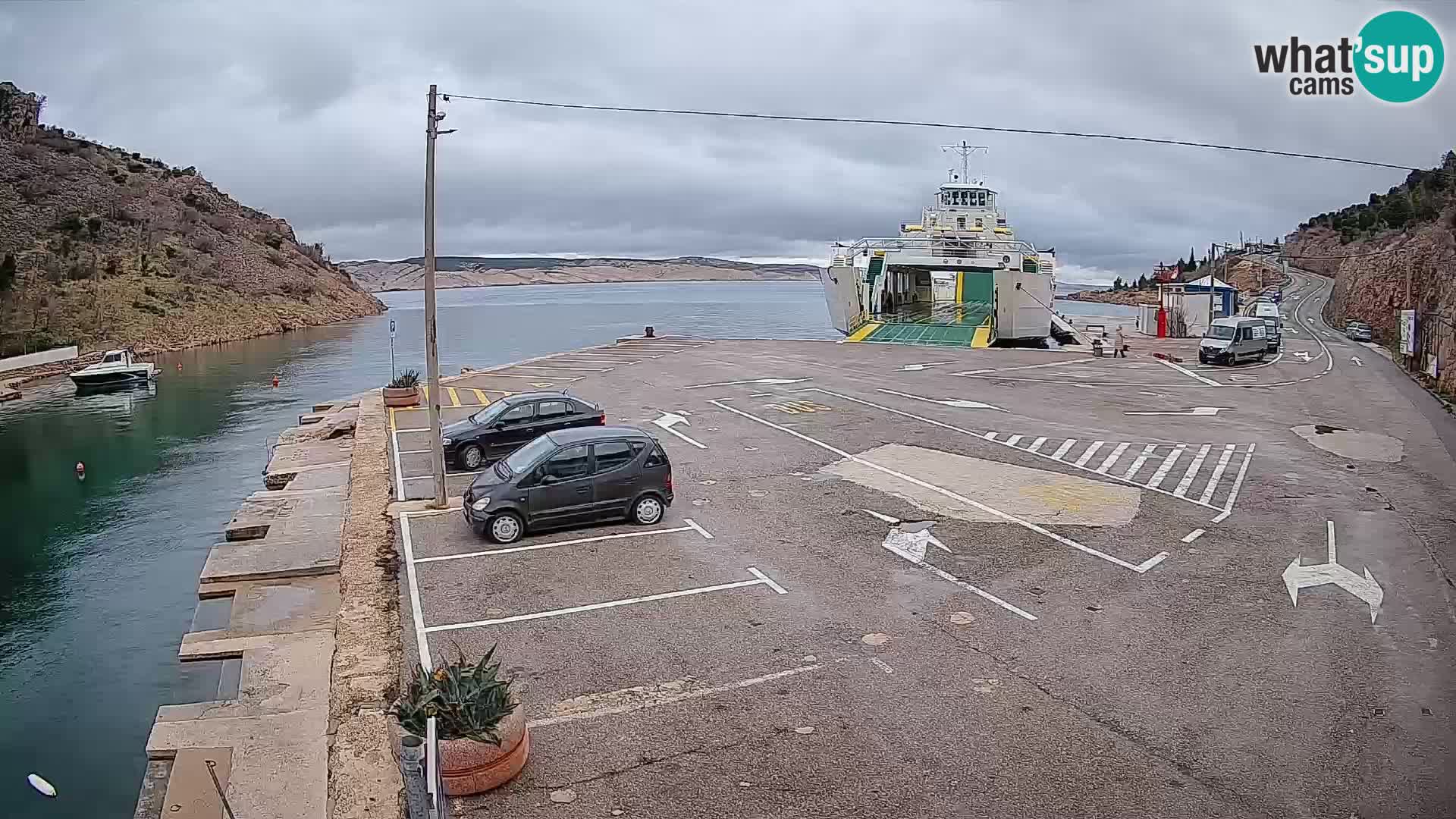 Webcam del puerto de ferris de Prizna – hacia la isla de Pag