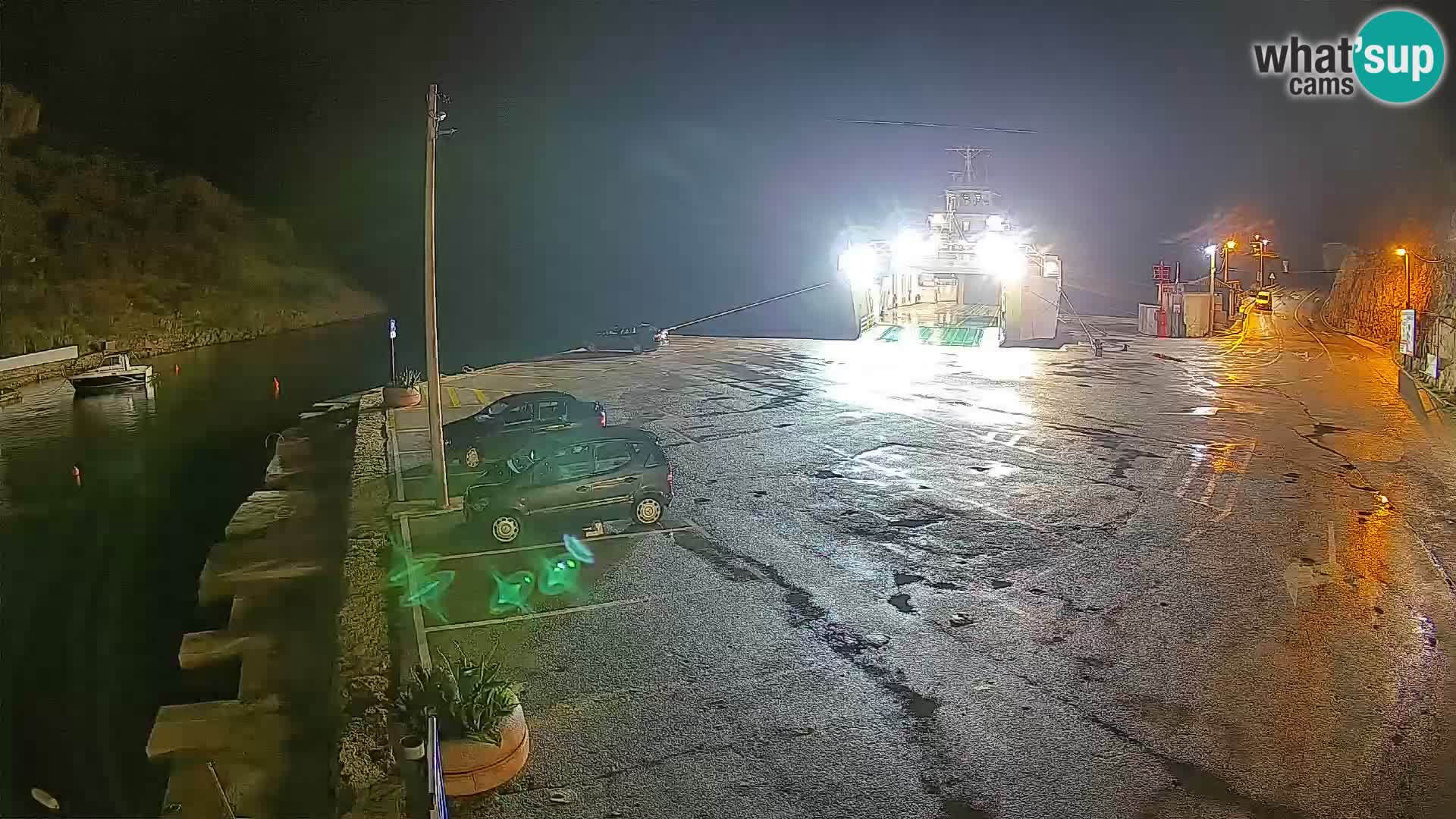 Spletna kamera trajektno pristanišče Prizna – proti otoku Pag