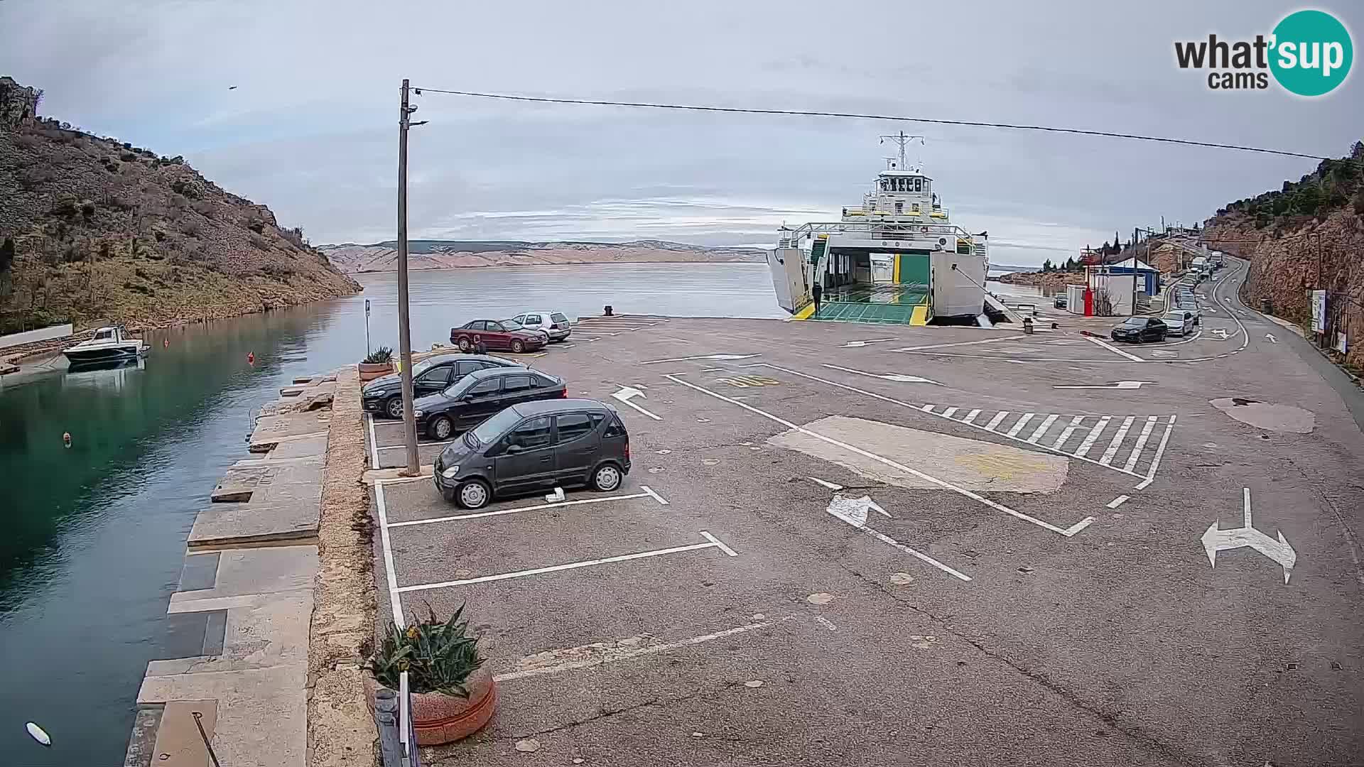 Webcam del puerto de ferris de Prizna – hacia la isla de Pag