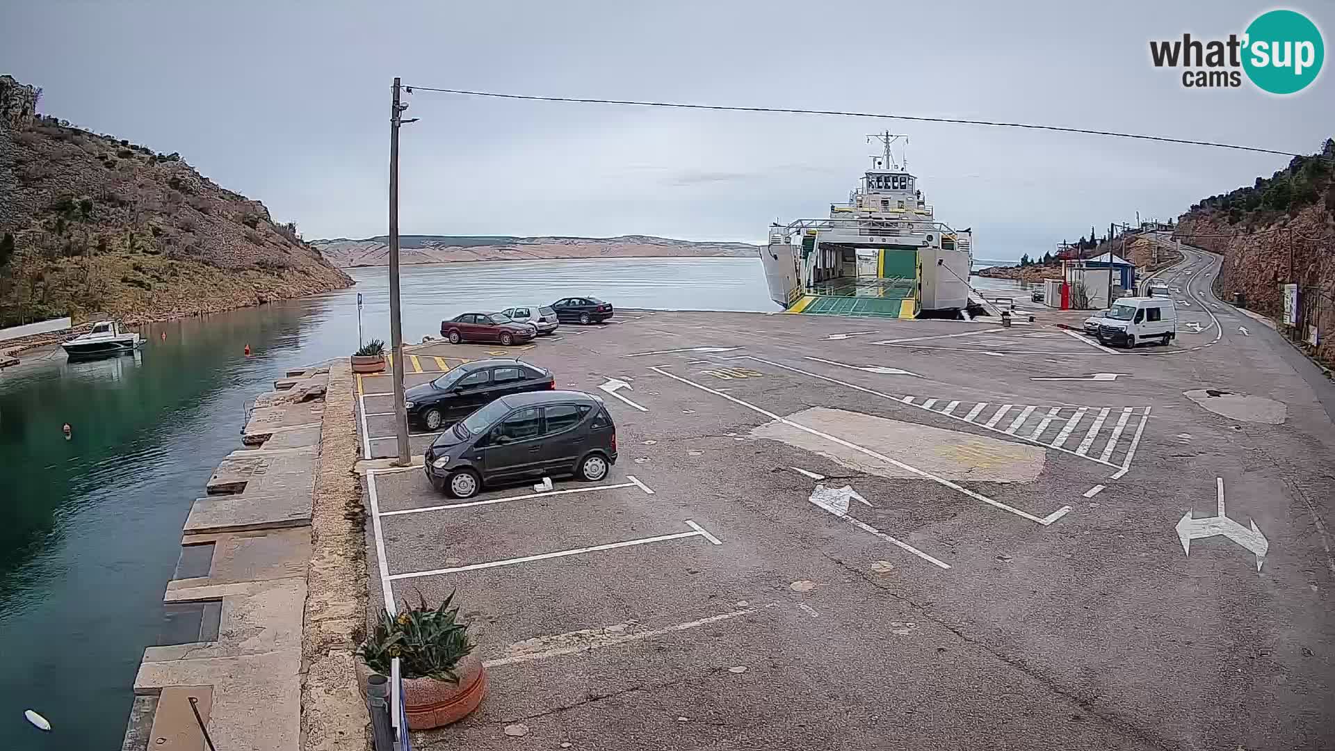 Webcam del puerto de ferris de Prizna – hacia la isla de Pag
