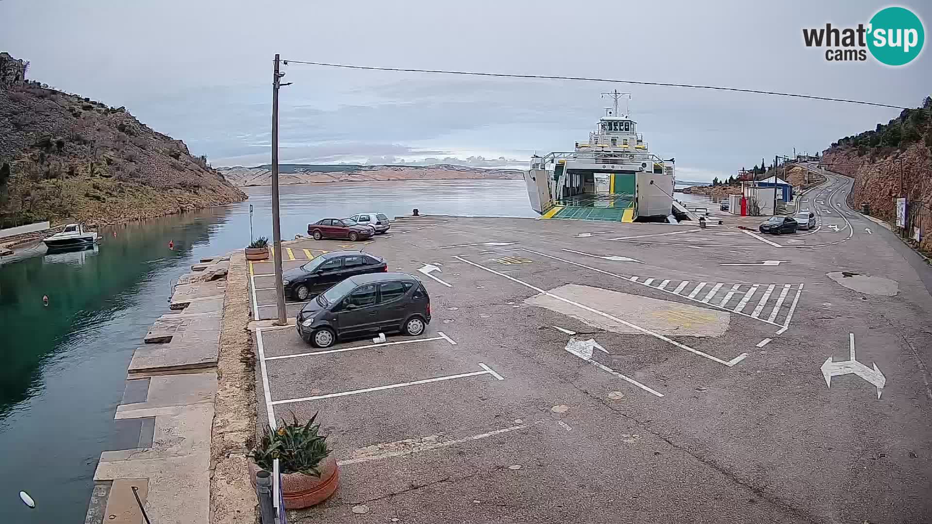 Webcam del puerto de ferris de Prizna – hacia la isla de Pag