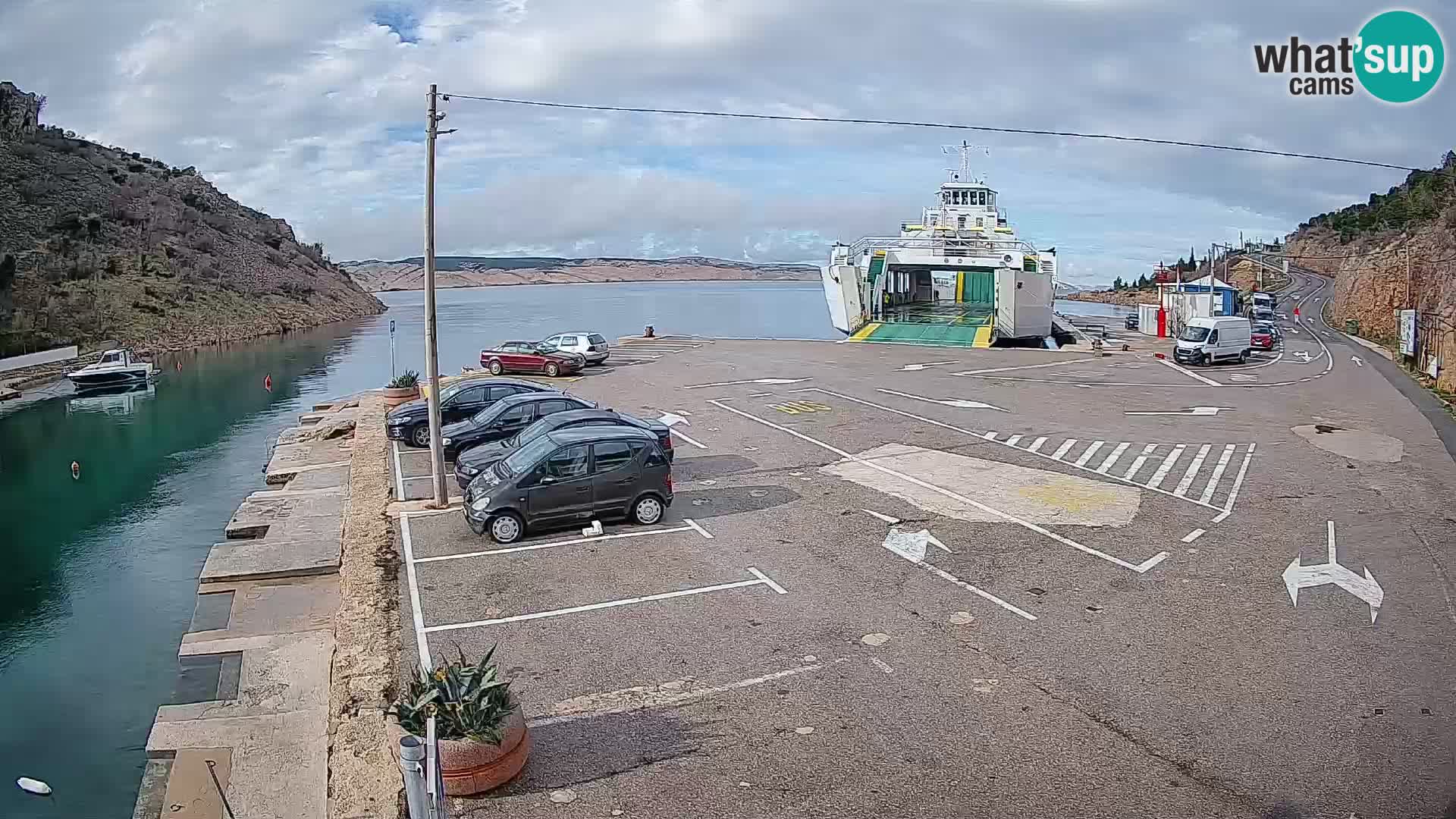 Webcam del puerto de ferris de Prizna – hacia la isla de Pag