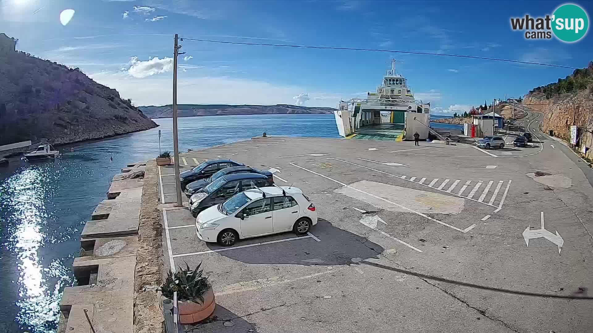 Webcam del puerto de ferris de Prizna – hacia la isla de Pag