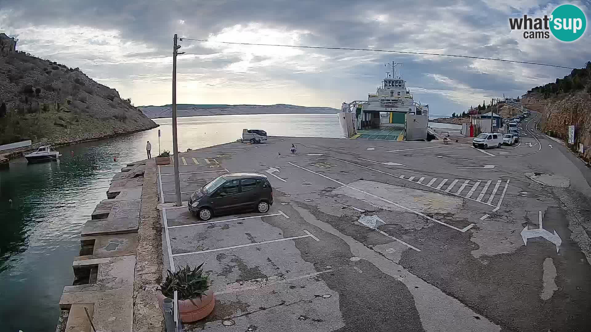Webcam del puerto de ferris de Prizna – hacia la isla de Pag