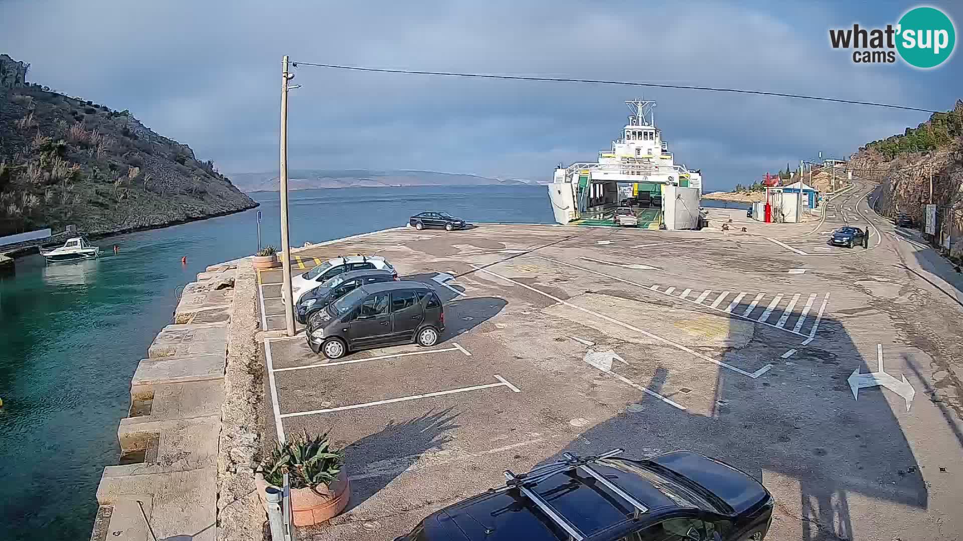 Webcam del puerto de ferris de Prizna – hacia la isla de Pag