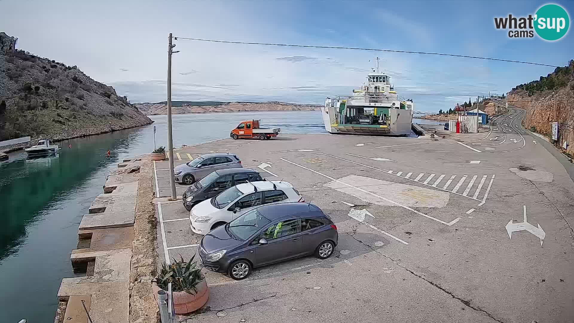 Webcam del puerto de ferris de Prizna – hacia la isla de Pag