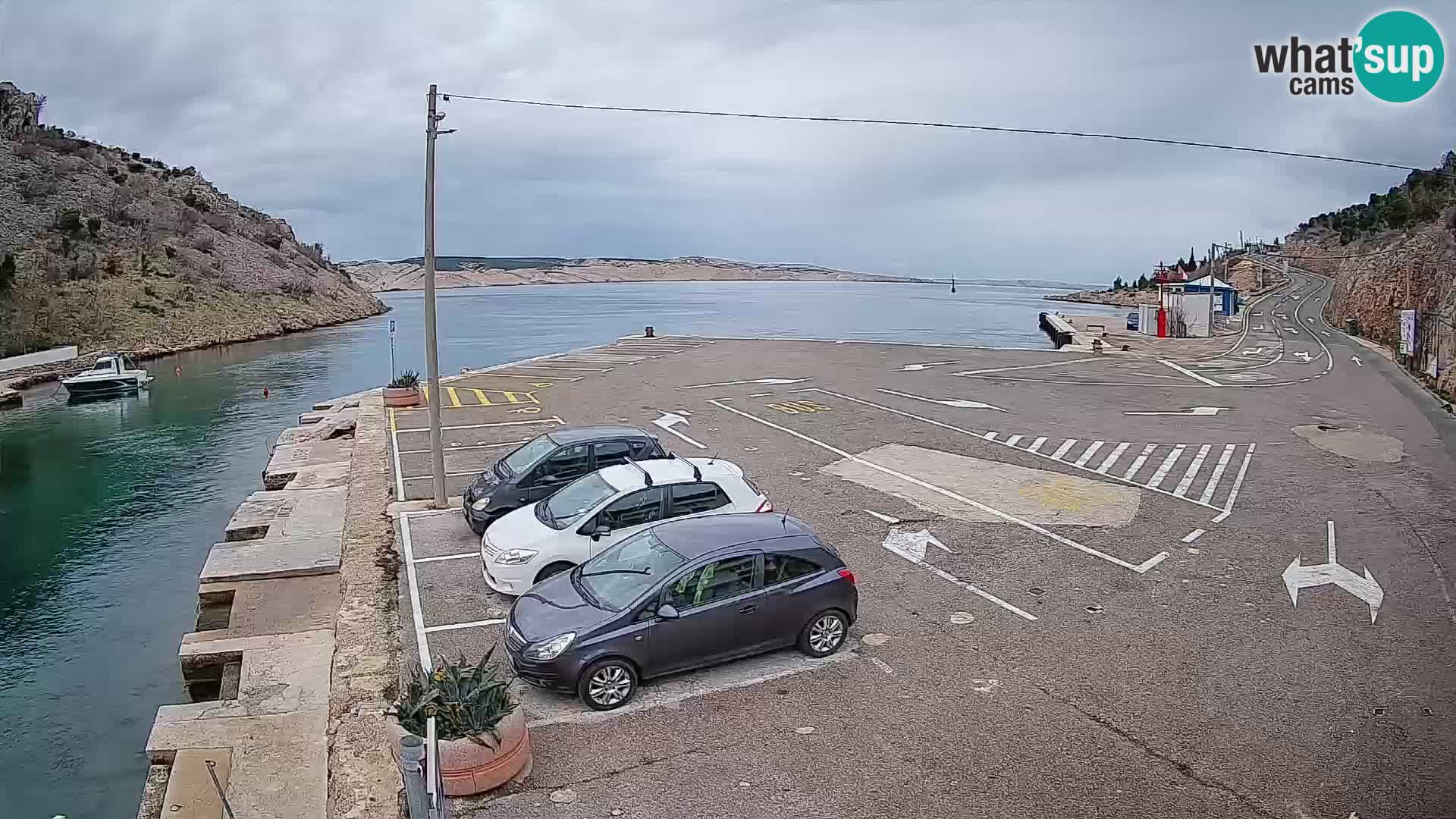 Webcam del puerto de ferris de Prizna – hacia la isla de Pag