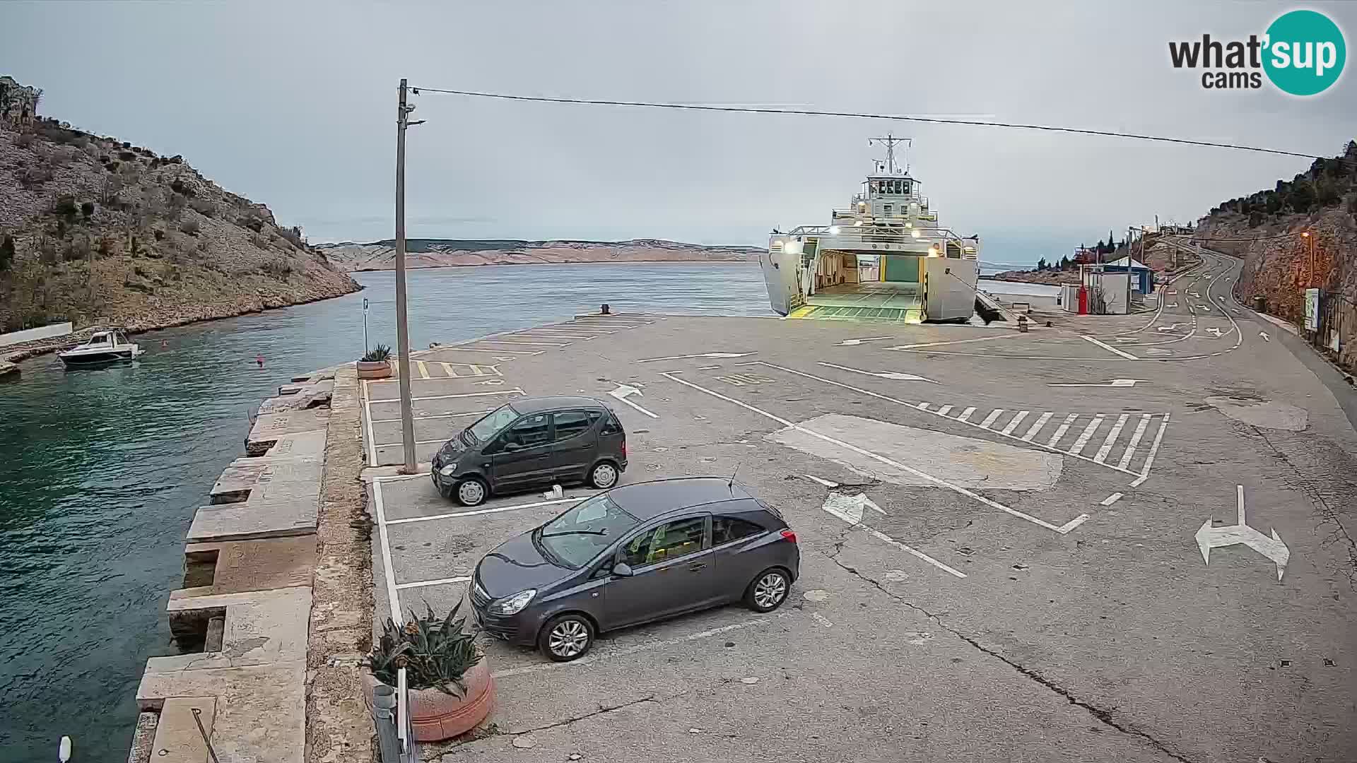 Web kamera trajektna luka Prizna – prema otoku Pag