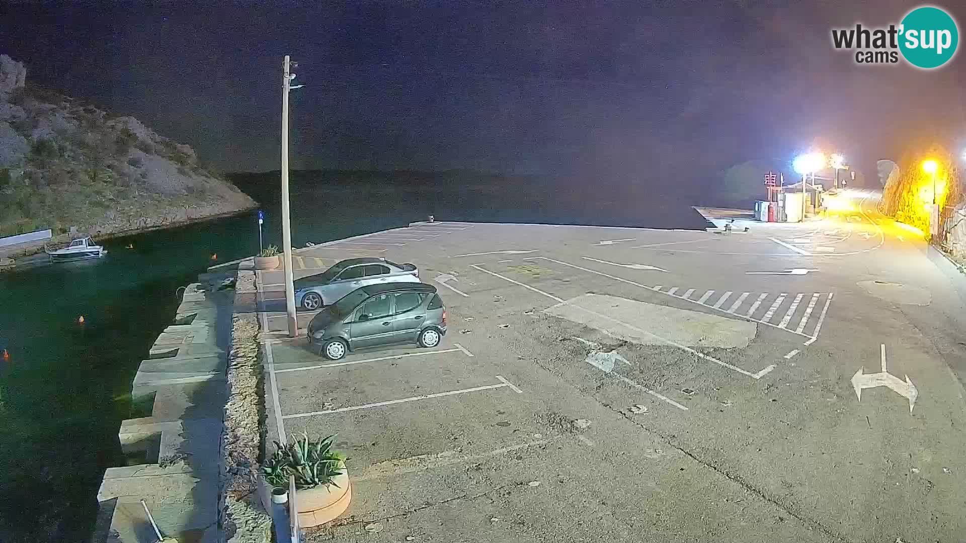 Spletna kamera trajektno pristanišče Prizna – proti otoku Pag