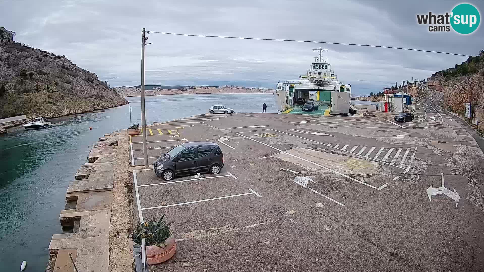 Webcam del puerto de ferris de Prizna – hacia la isla de Pag