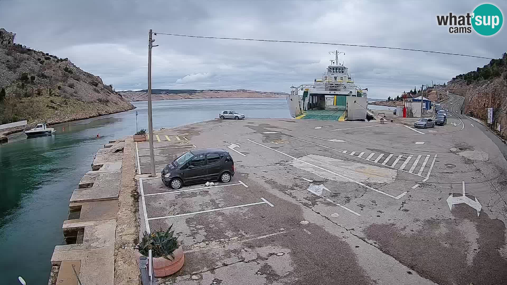 Web kamera trajektna luka Prizna – prema otoku Pag