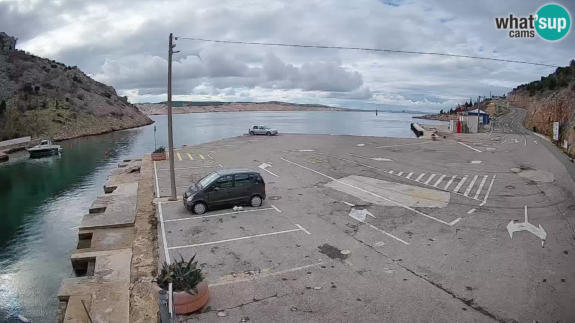 Web kamera trajektna luka Prizna – prema otoku Pag