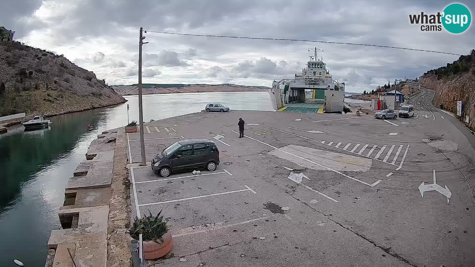 Webcam del puerto de ferris de Prizna – hacia la isla de Pag
