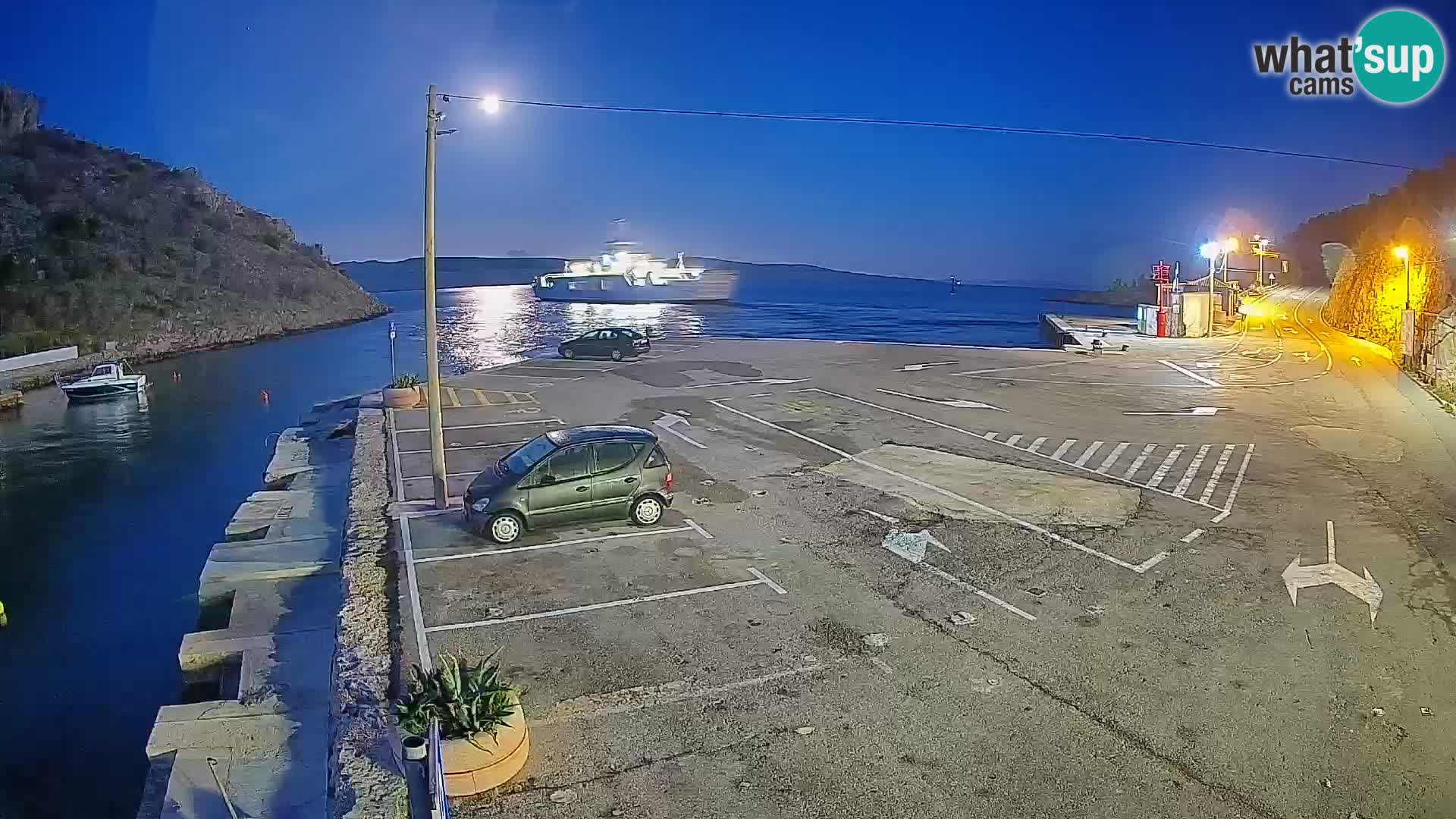 Web kamera trajektna luka Prizna – prema otoku Pag