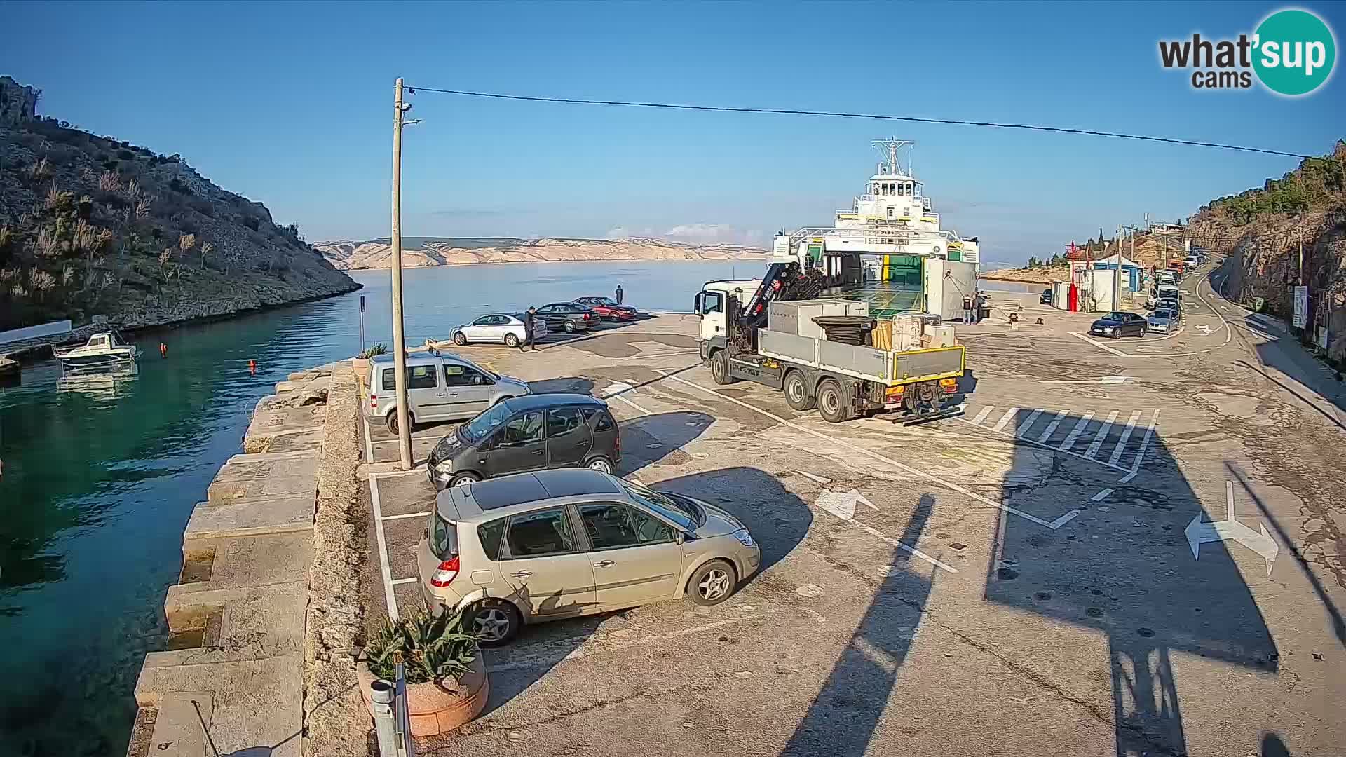 Webcam del puerto de ferris de Prizna – hacia la isla de Pag