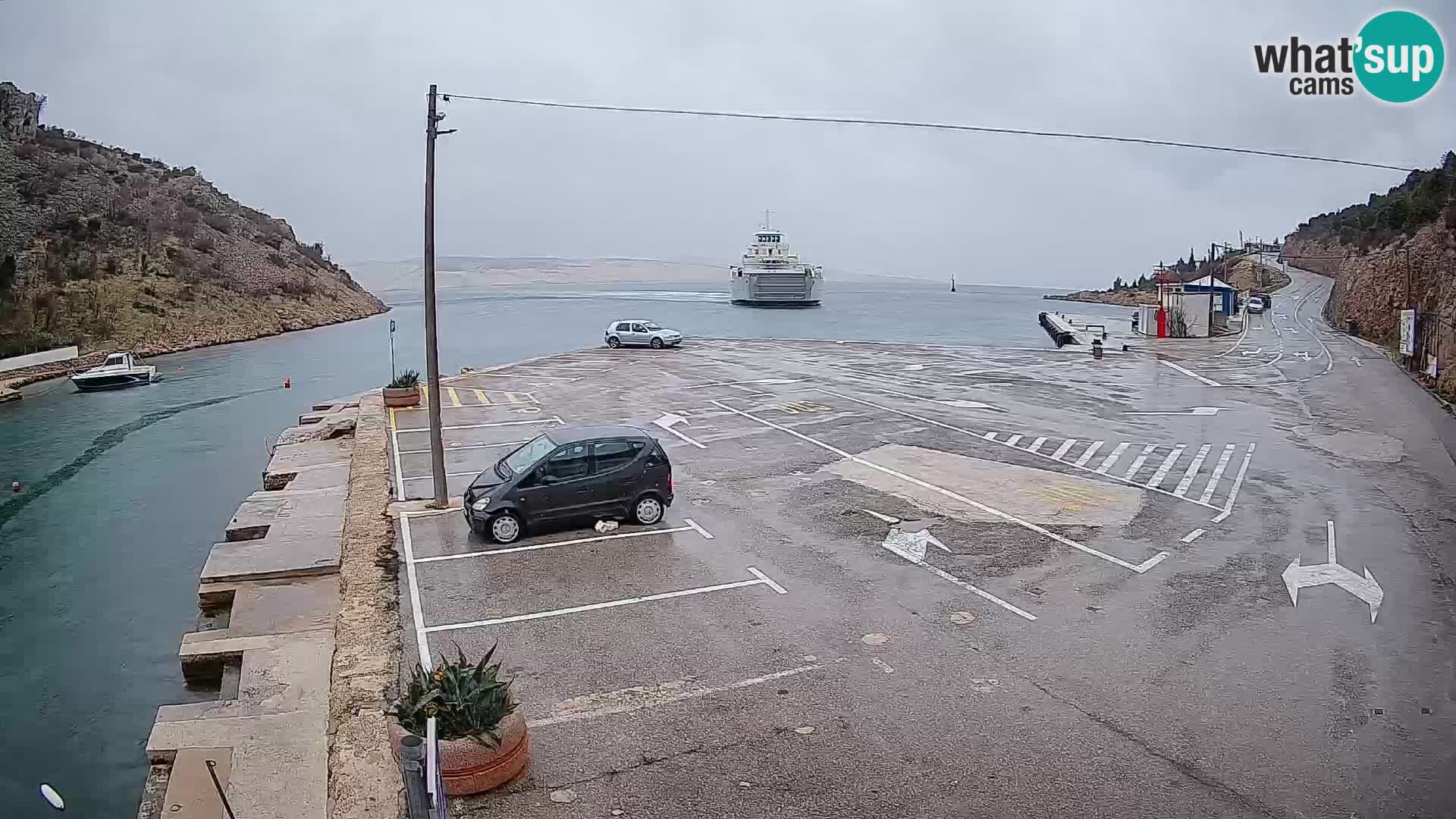 Webcam del puerto de ferris de Prizna – hacia la isla de Pag