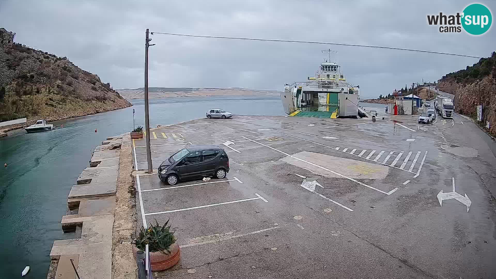 Webcam del puerto de ferris de Prizna – hacia la isla de Pag