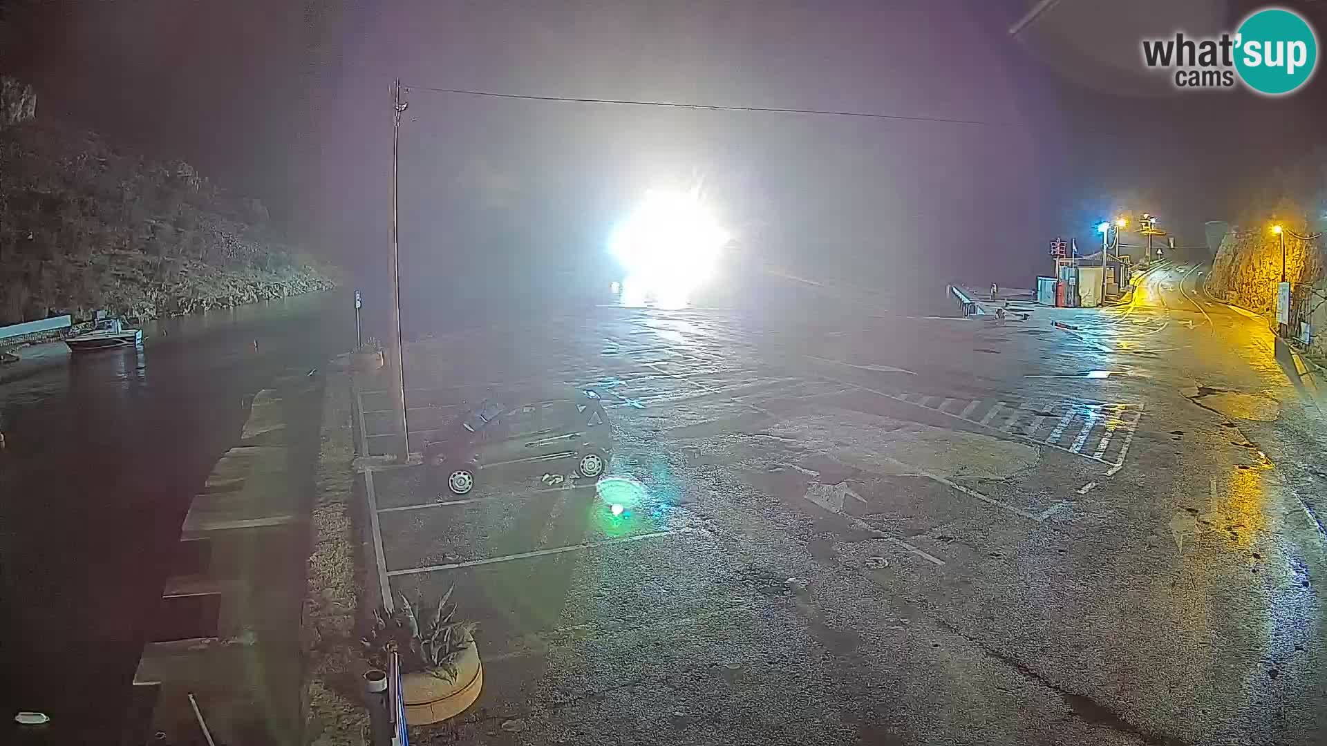 Web kamera trajektna luka Prizna – prema otoku Pag