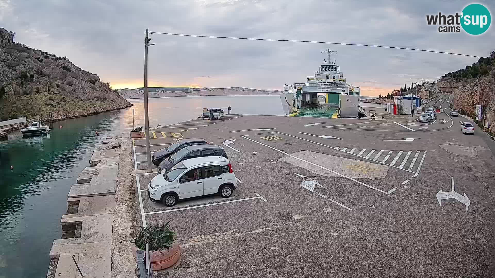 Webcam Prizna ferry port to Pag island