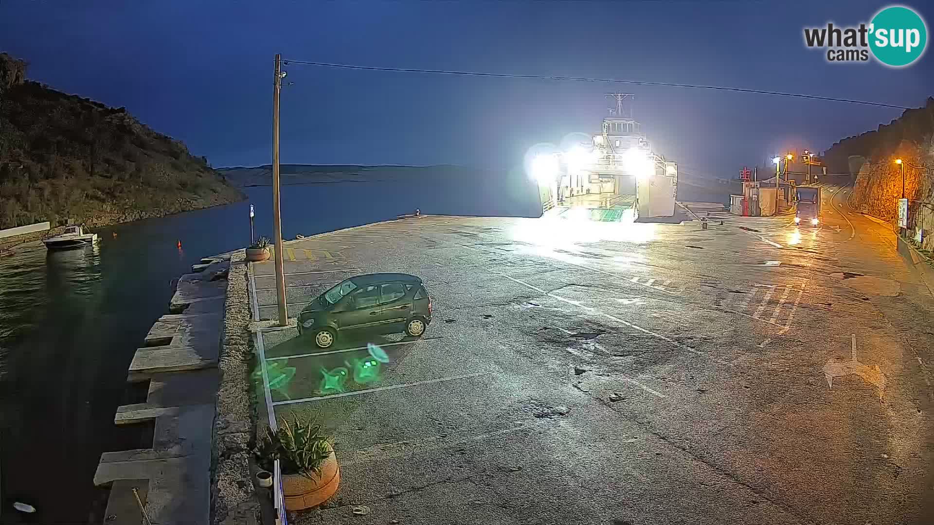 Web kamera trajektna luka Prizna – prema otoku Pag