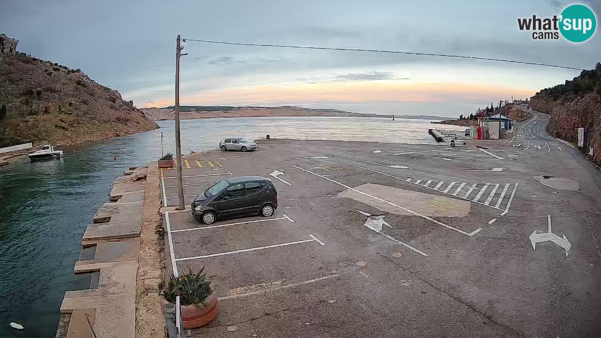 Webcam del puerto de ferris de Prizna – hacia la isla de Pag