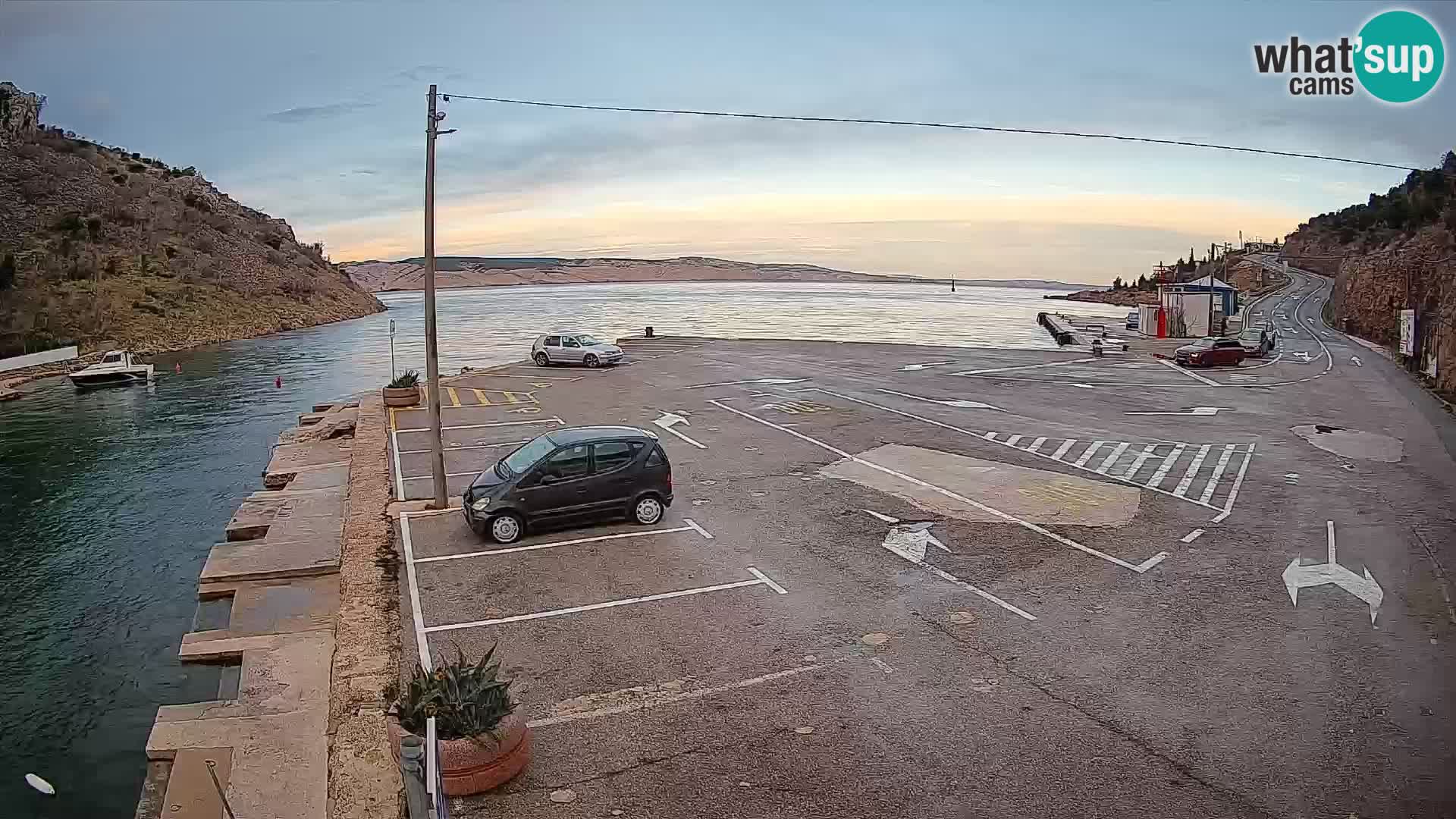 Web kamera trajektna luka Prizna – prema otoku Pag