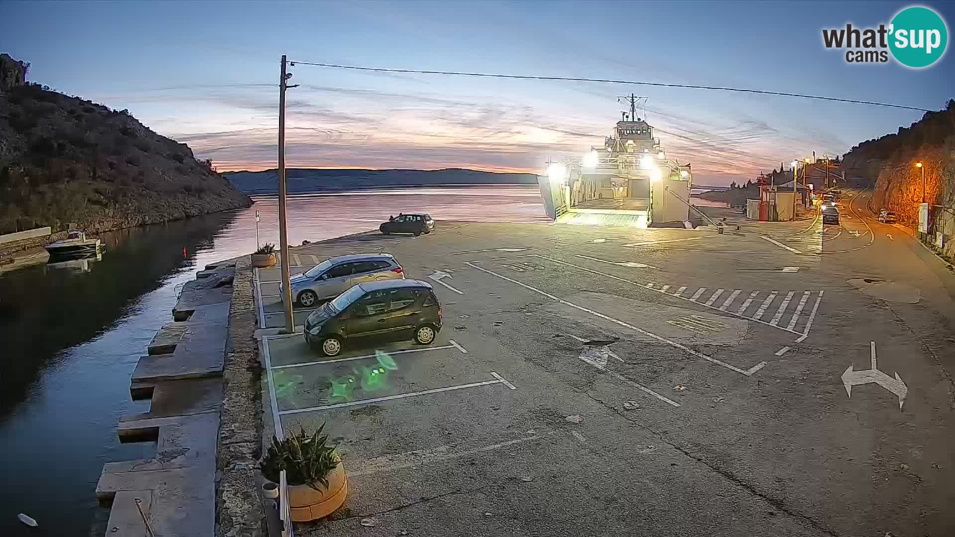 Webcam del puerto de ferris de Prizna – hacia la isla de Pag