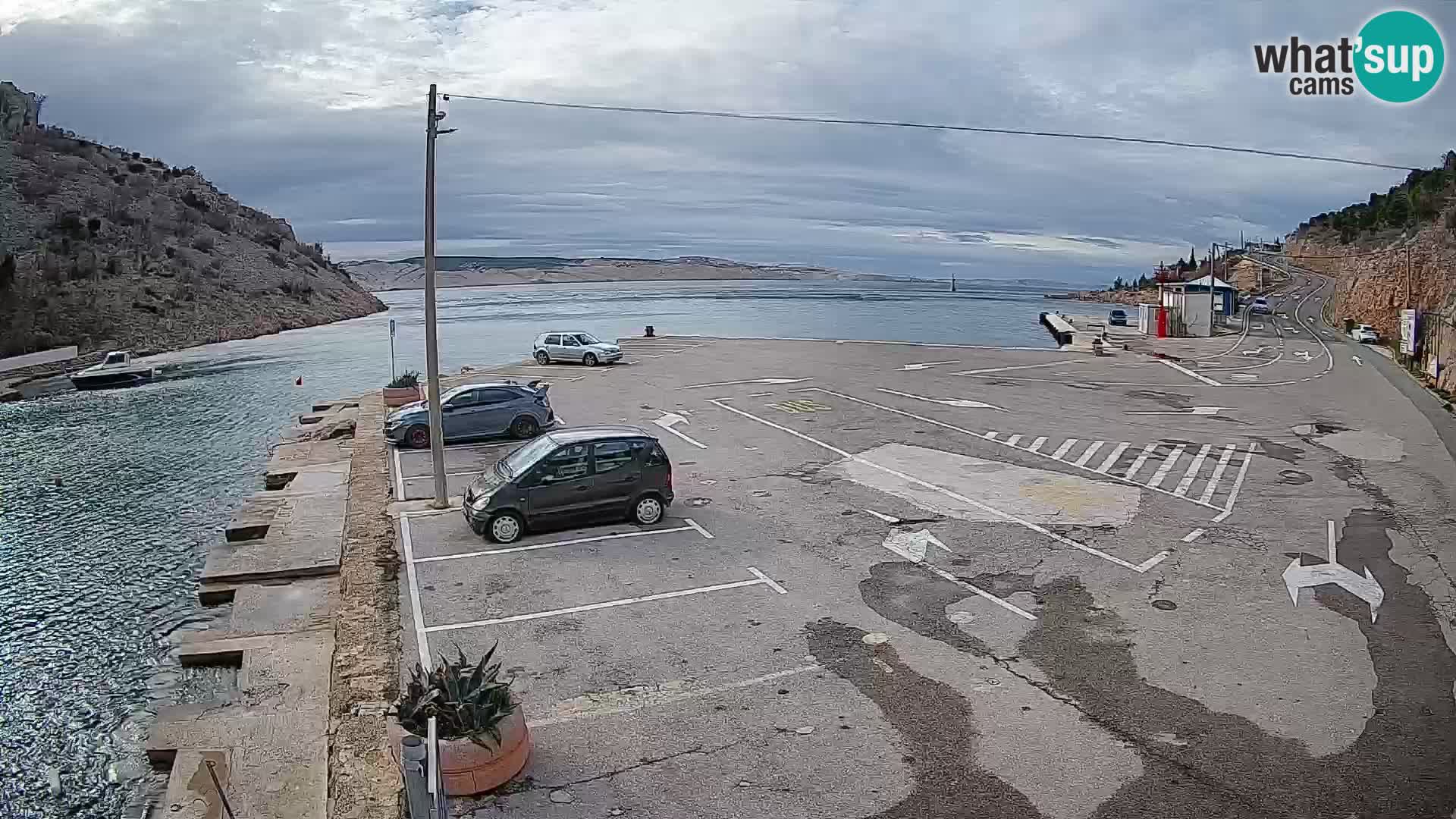 Web kamera trajektna luka Prizna – prema otoku Pag