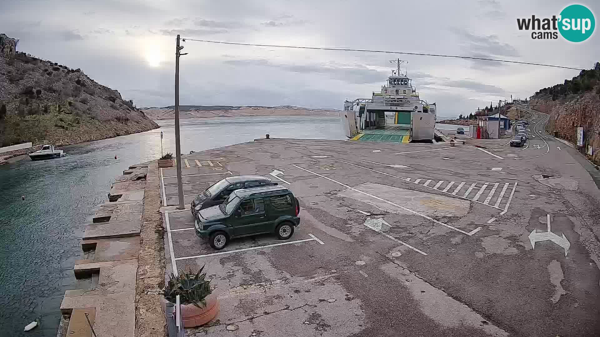 Web kamera trajektna luka Prizna – prema otoku Pag