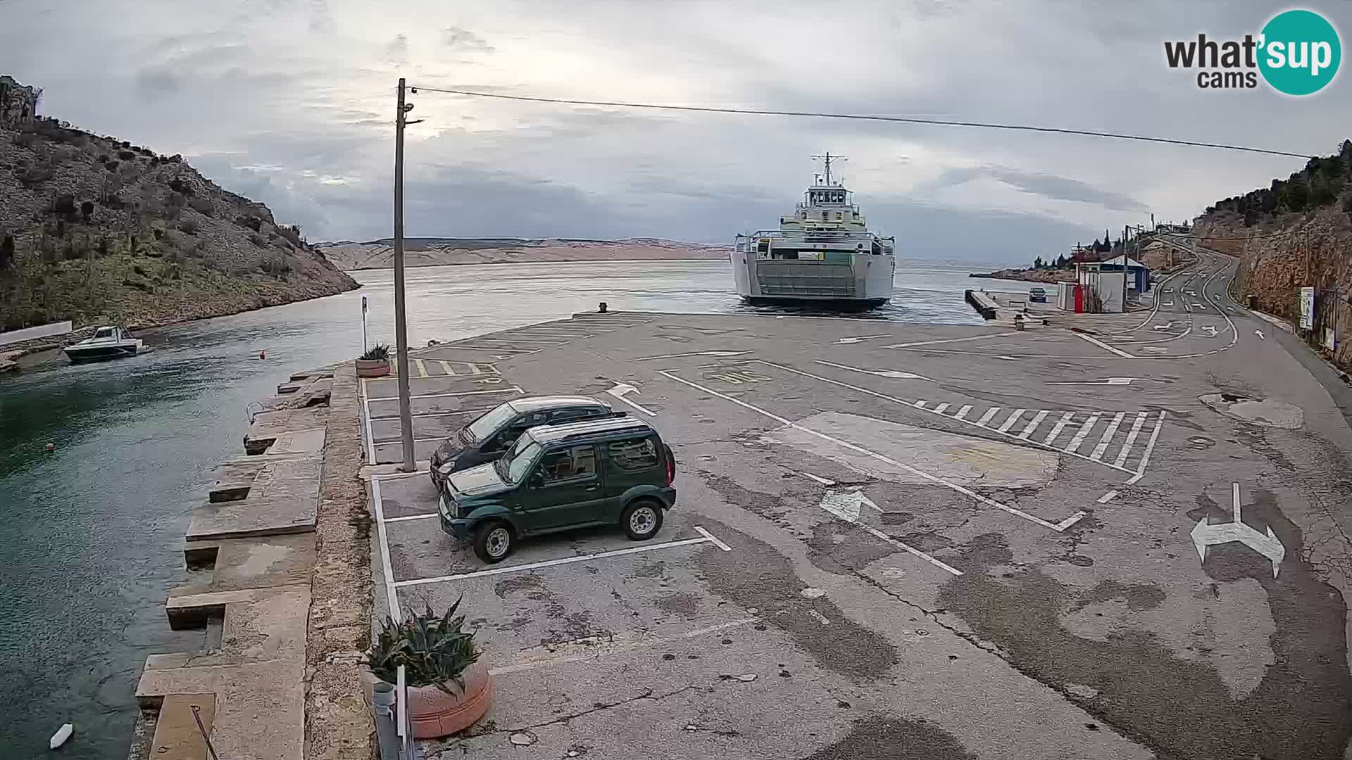 Web kamera trajektna luka Prizna – prema otoku Pag