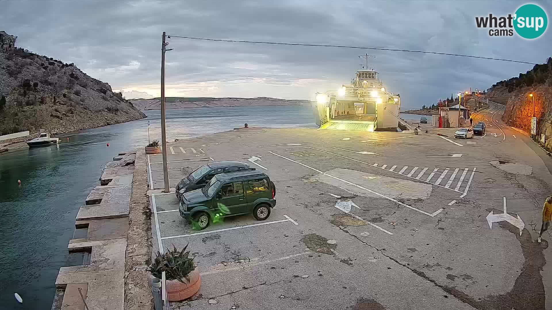 Web kamera trajektna luka Prizna – prema otoku Pag