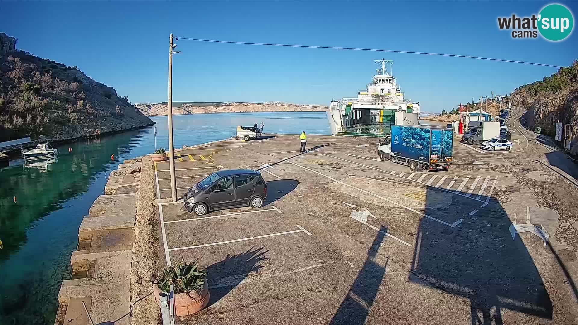 Webcam del puerto de ferris de Prizna – hacia la isla de Pag