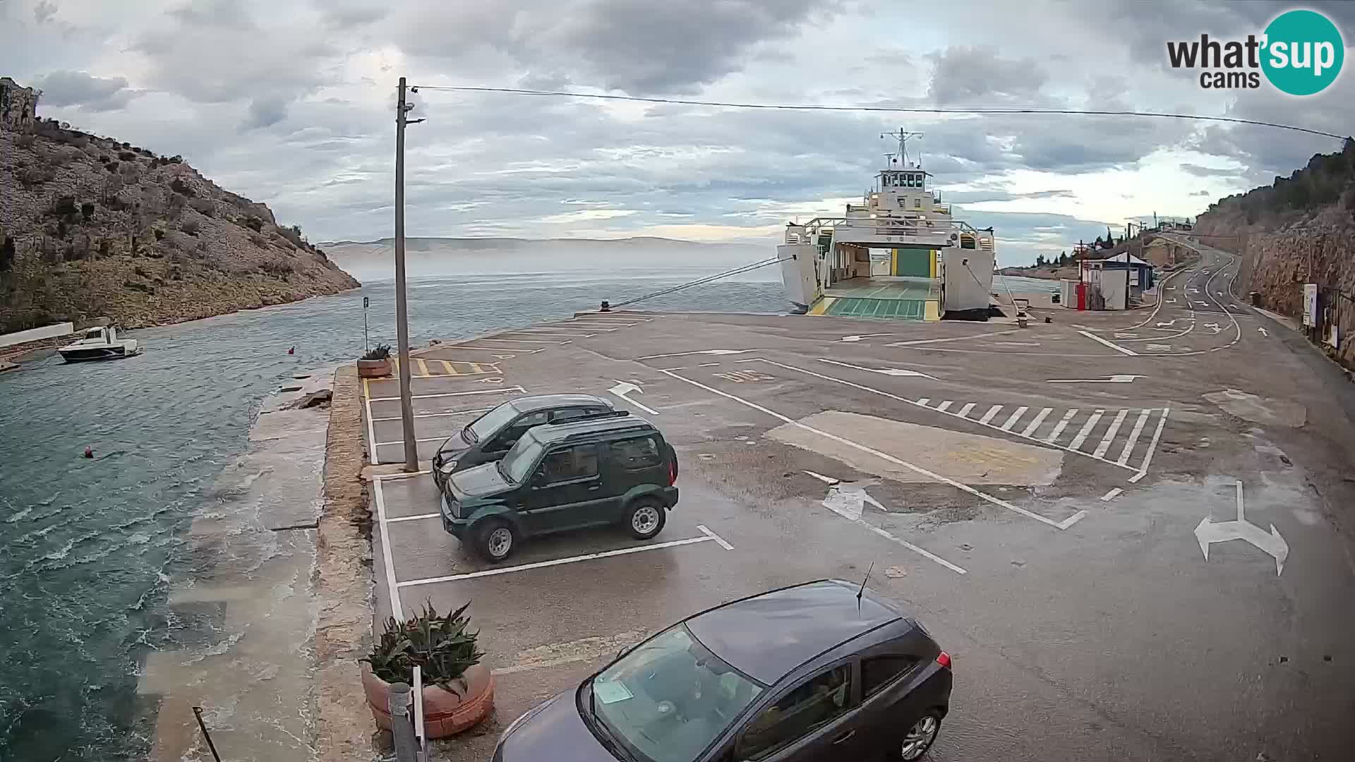 Webcam del puerto de ferris de Prizna – hacia la isla de Pag