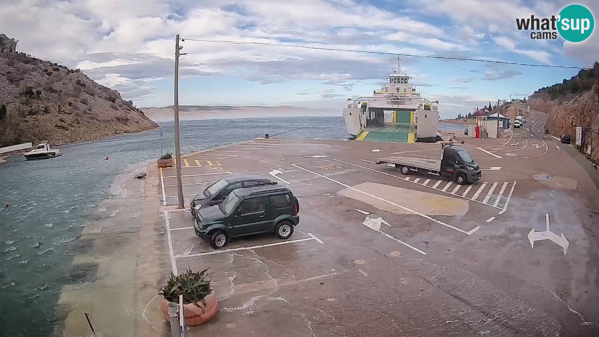 Webcam del puerto de ferris de Prizna – hacia la isla de Pag