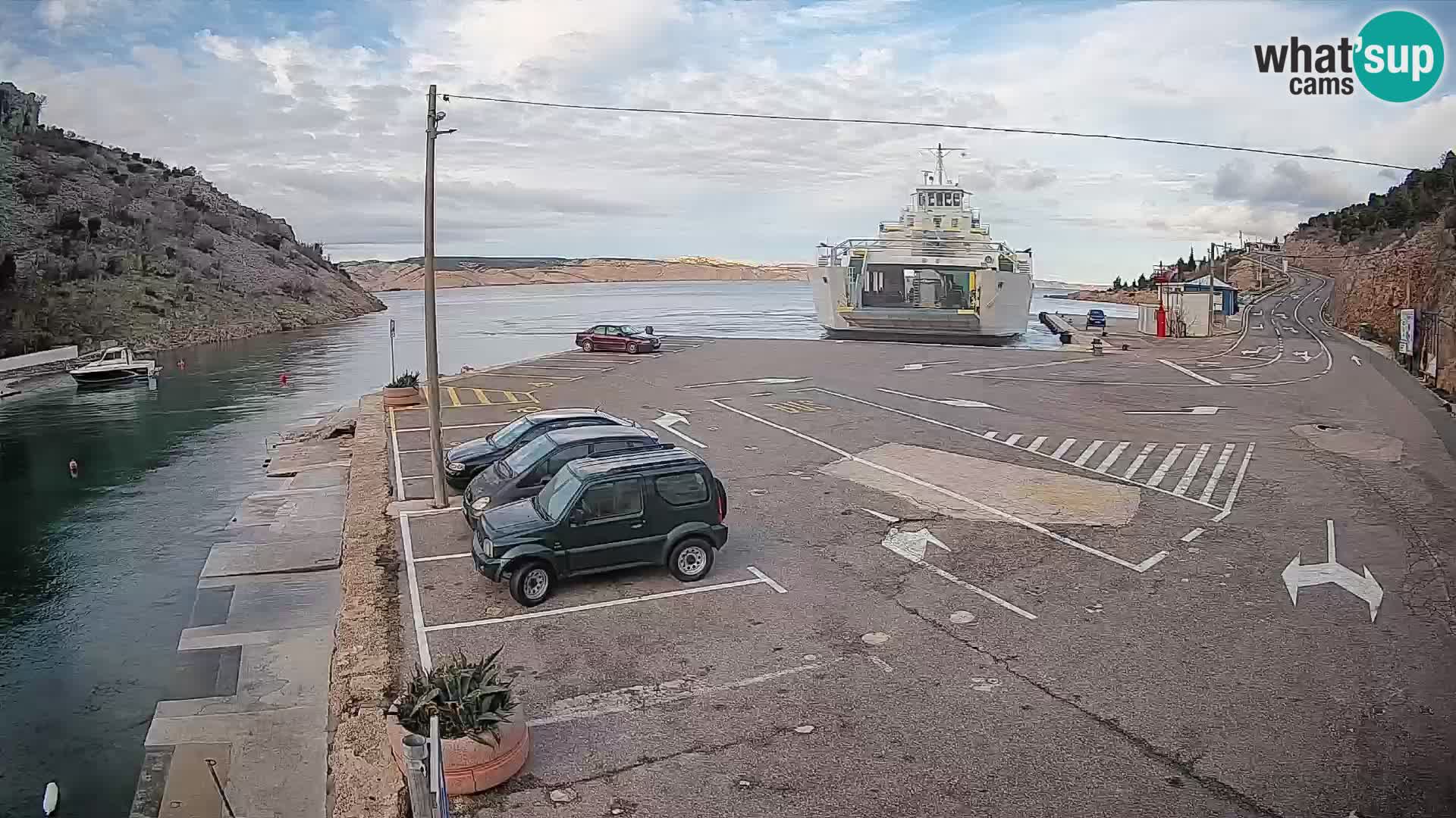 Web kamera trajektna luka Prizna – prema otoku Pag