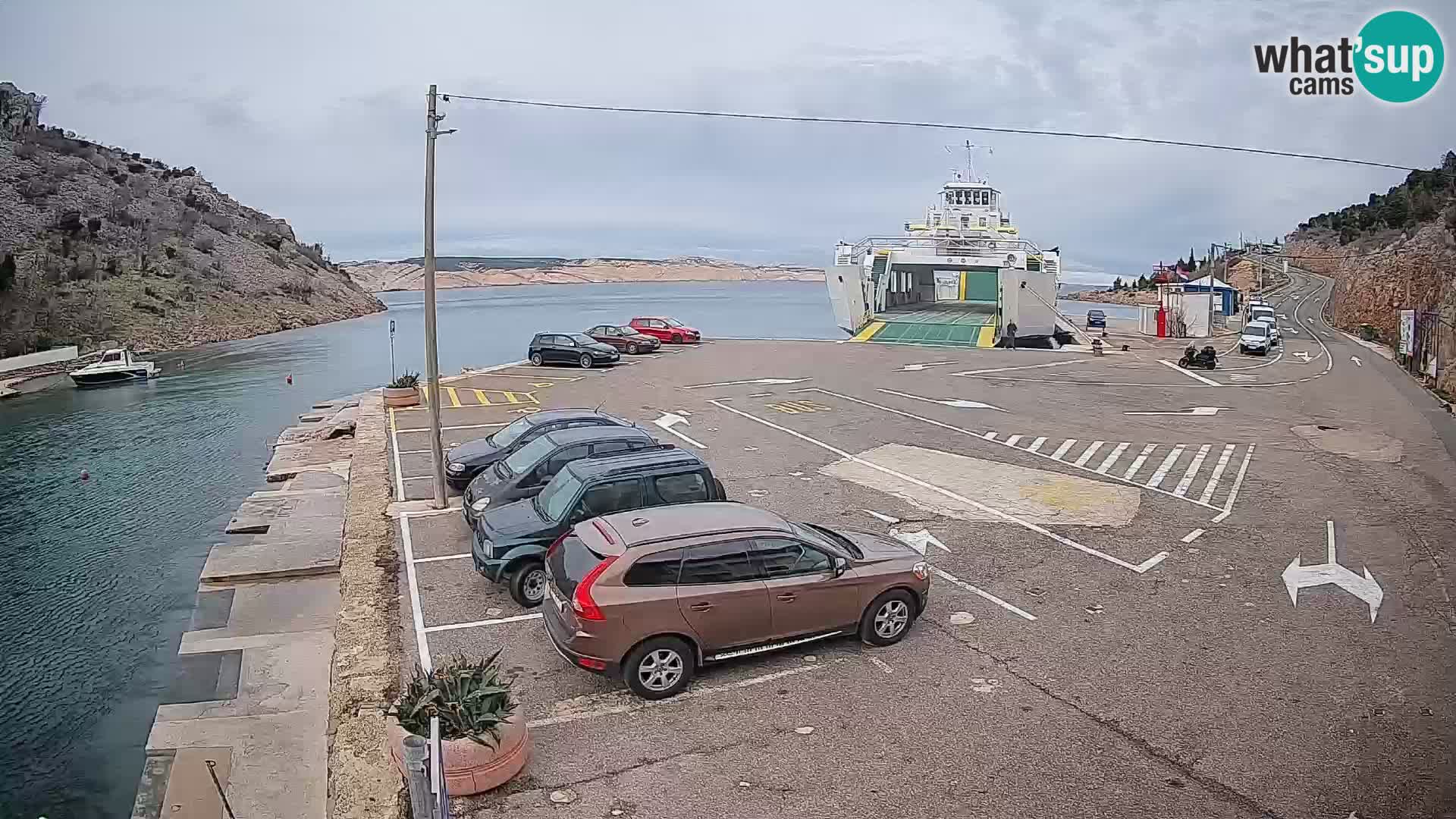 Webcam del puerto de ferris de Prizna – hacia la isla de Pag