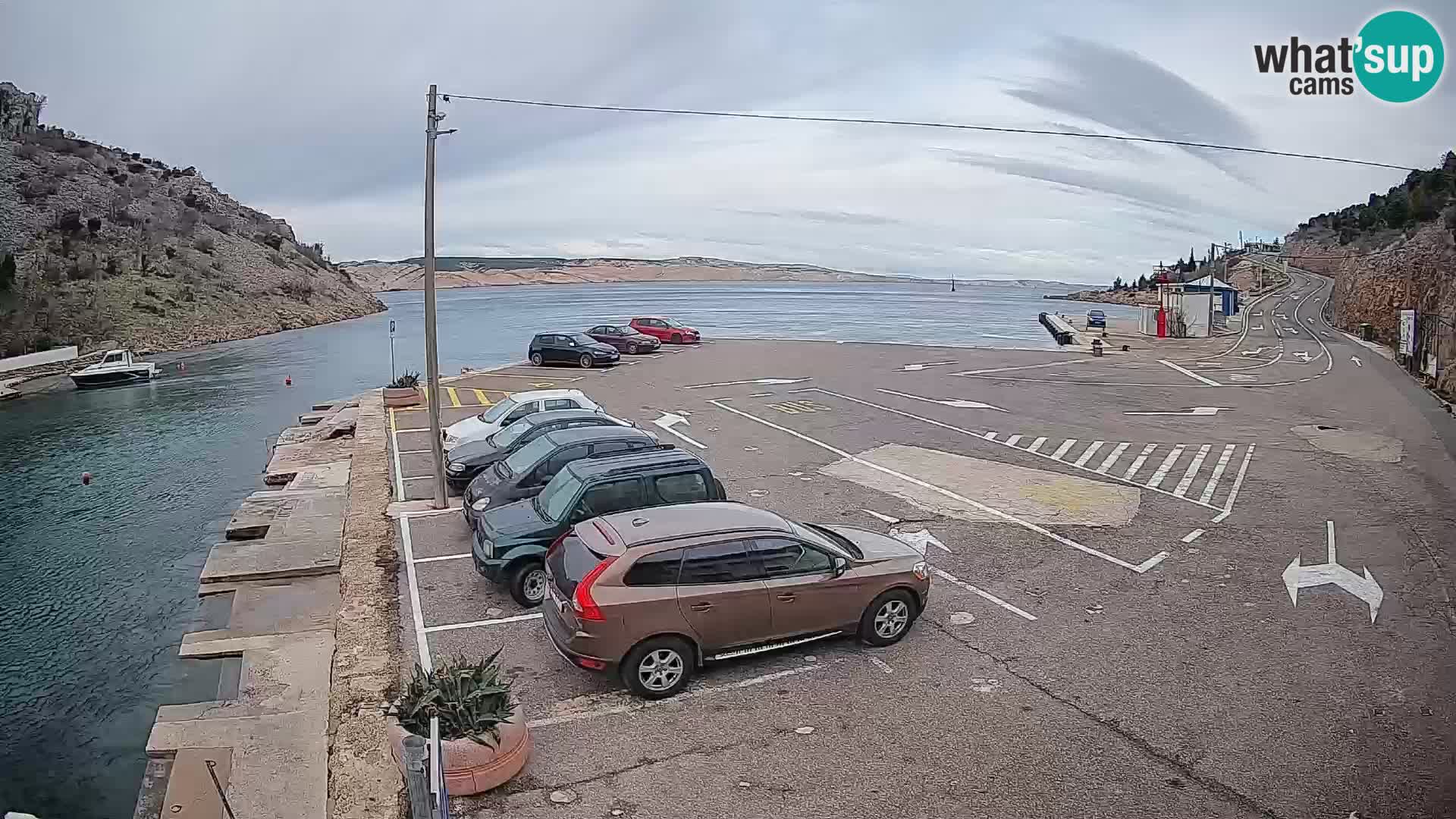 Web kamera trajektna luka Prizna – prema otoku Pag