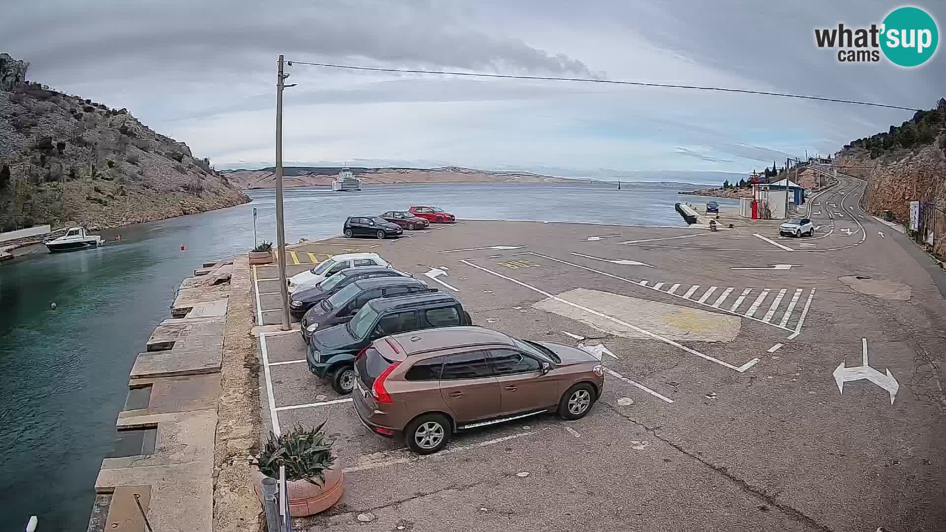 Webcam del puerto de ferris de Prizna – hacia la isla de Pag