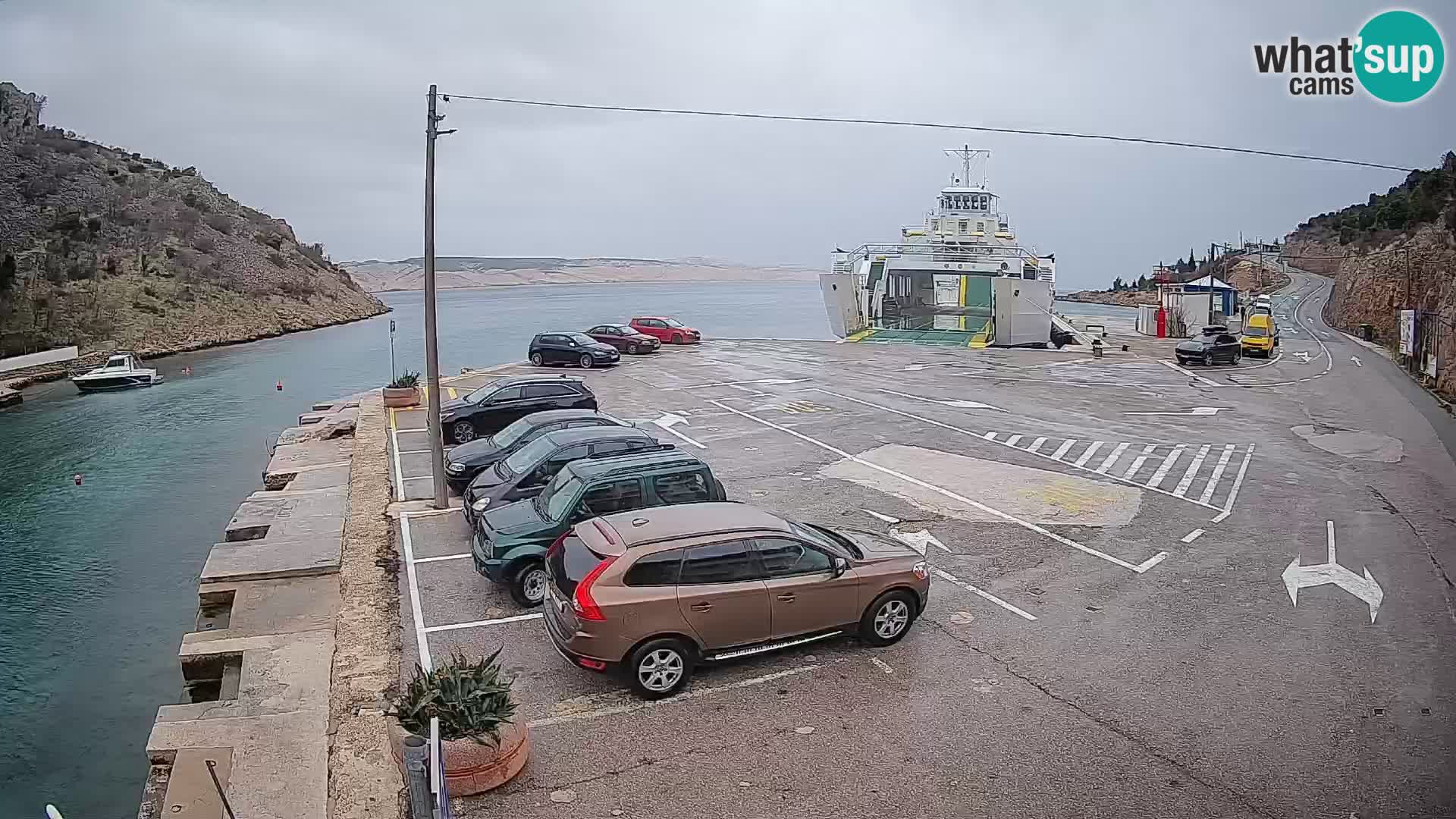 Web kamera trajektna luka Prizna – prema otoku Pag