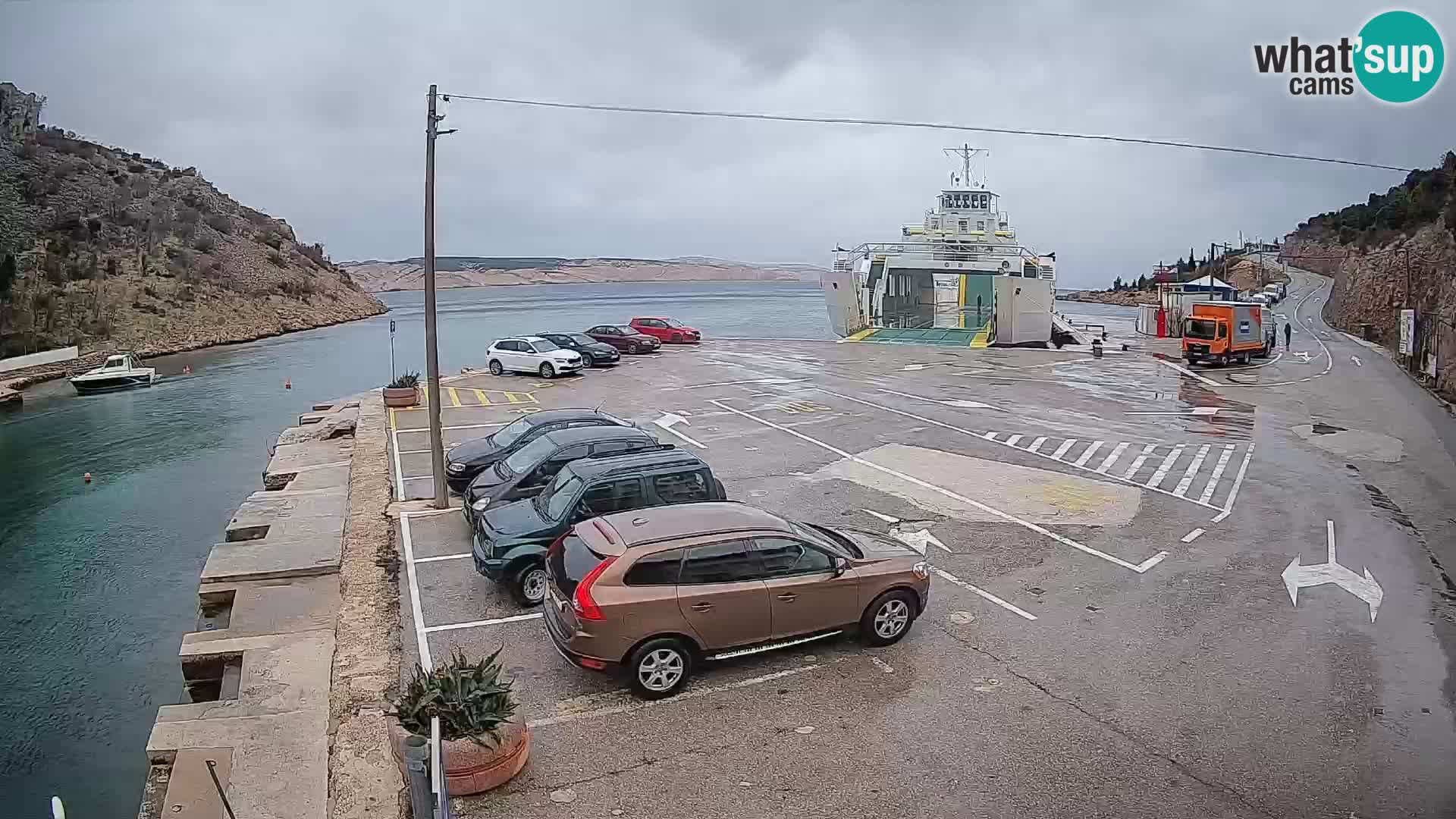 Web kamera trajektna luka Prizna – prema otoku Pag