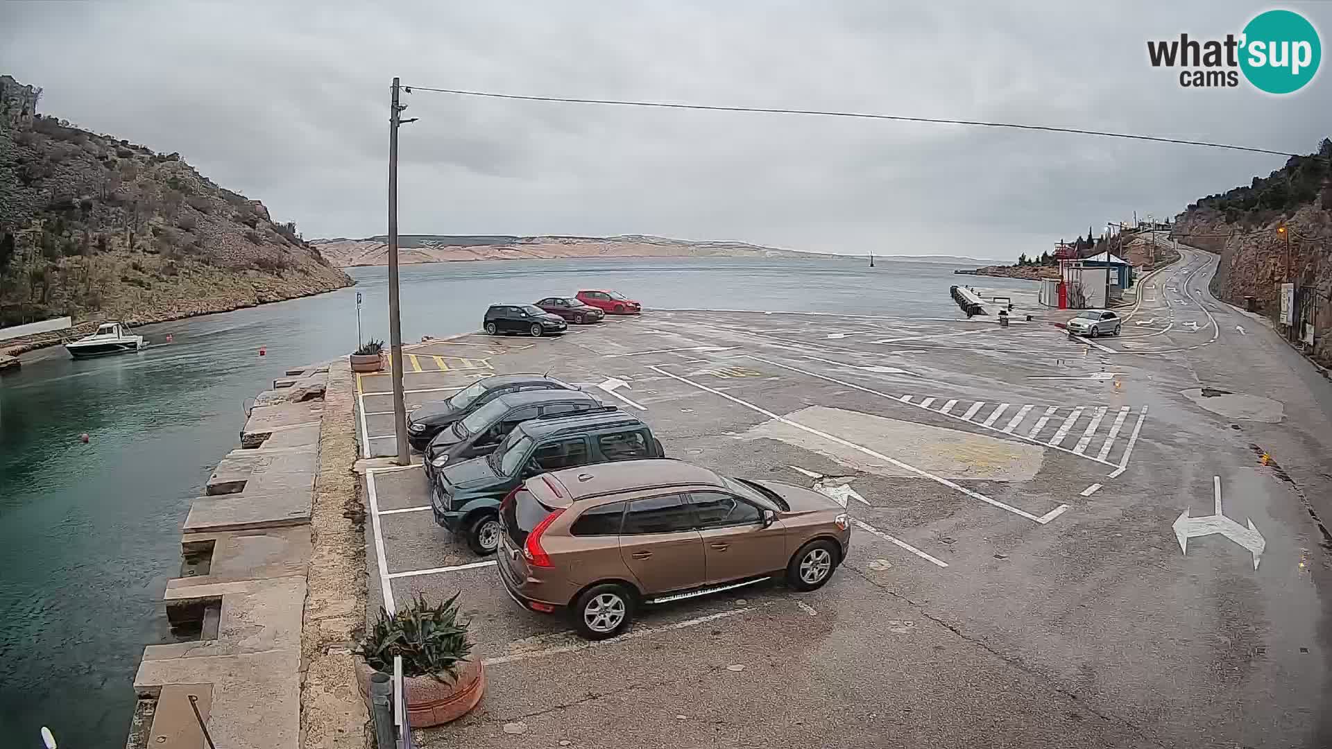 Webcam del puerto de ferris de Prizna – hacia la isla de Pag