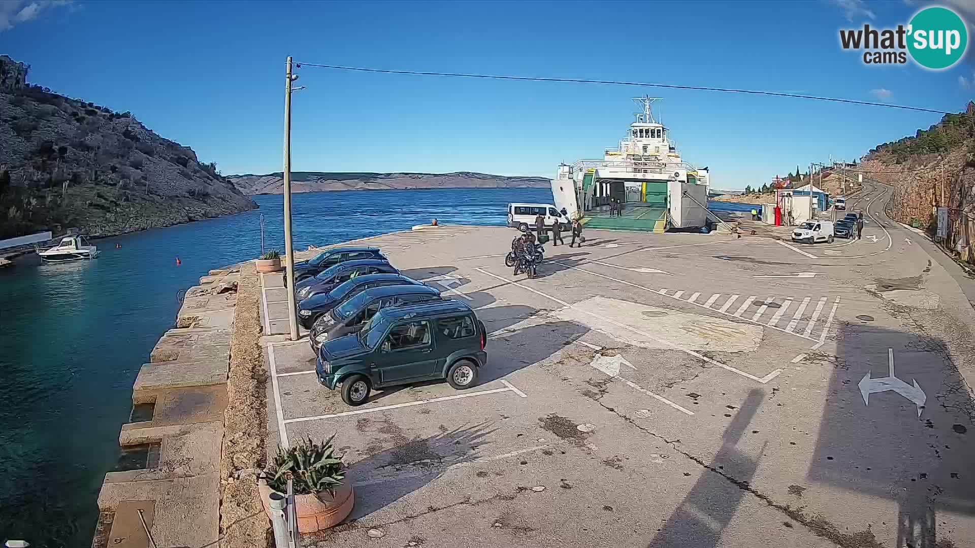 Webcam del puerto de ferris de Prizna – hacia la isla de Pag