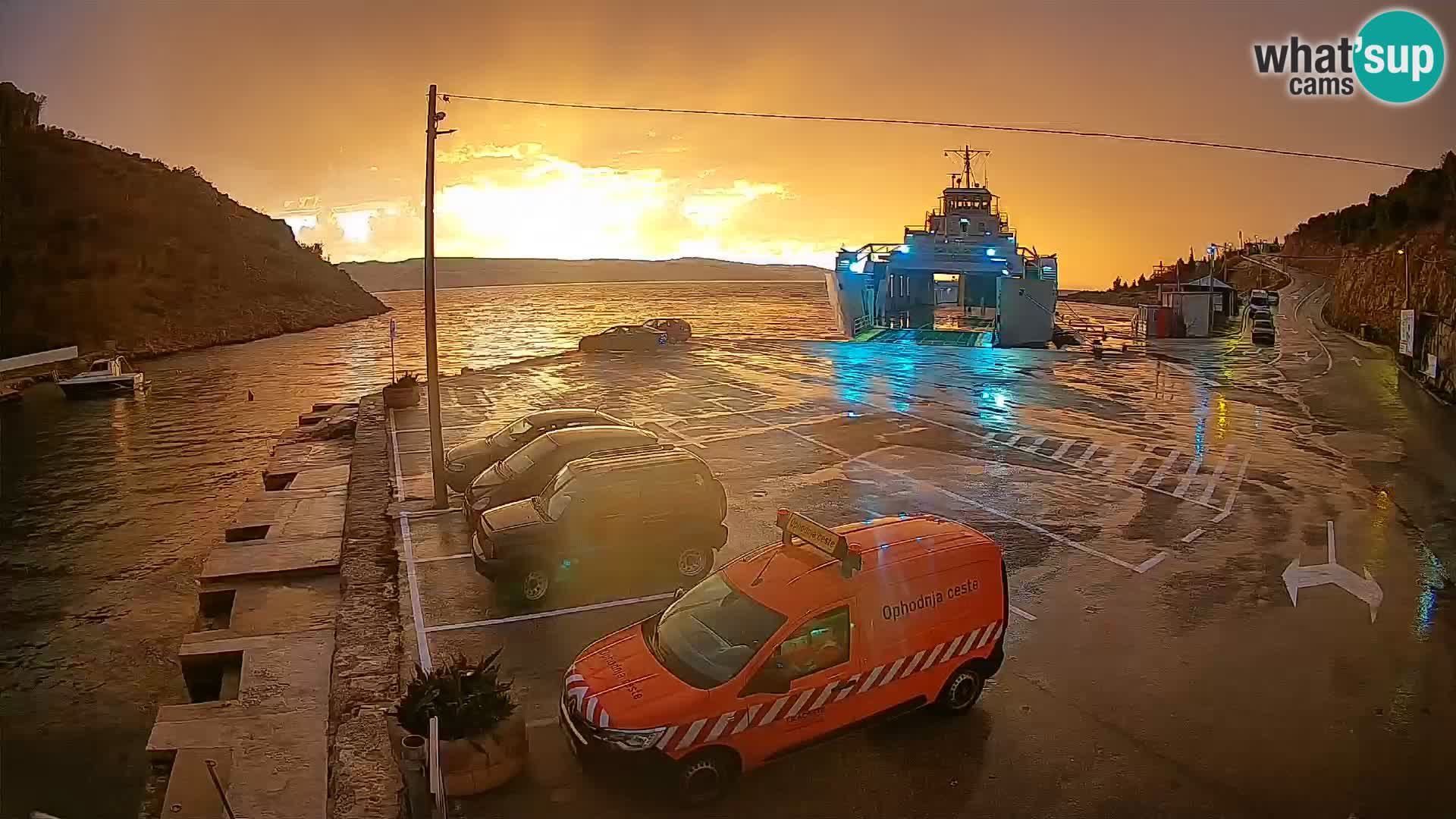Webcam del puerto de ferris de Prizna – hacia la isla de Pag