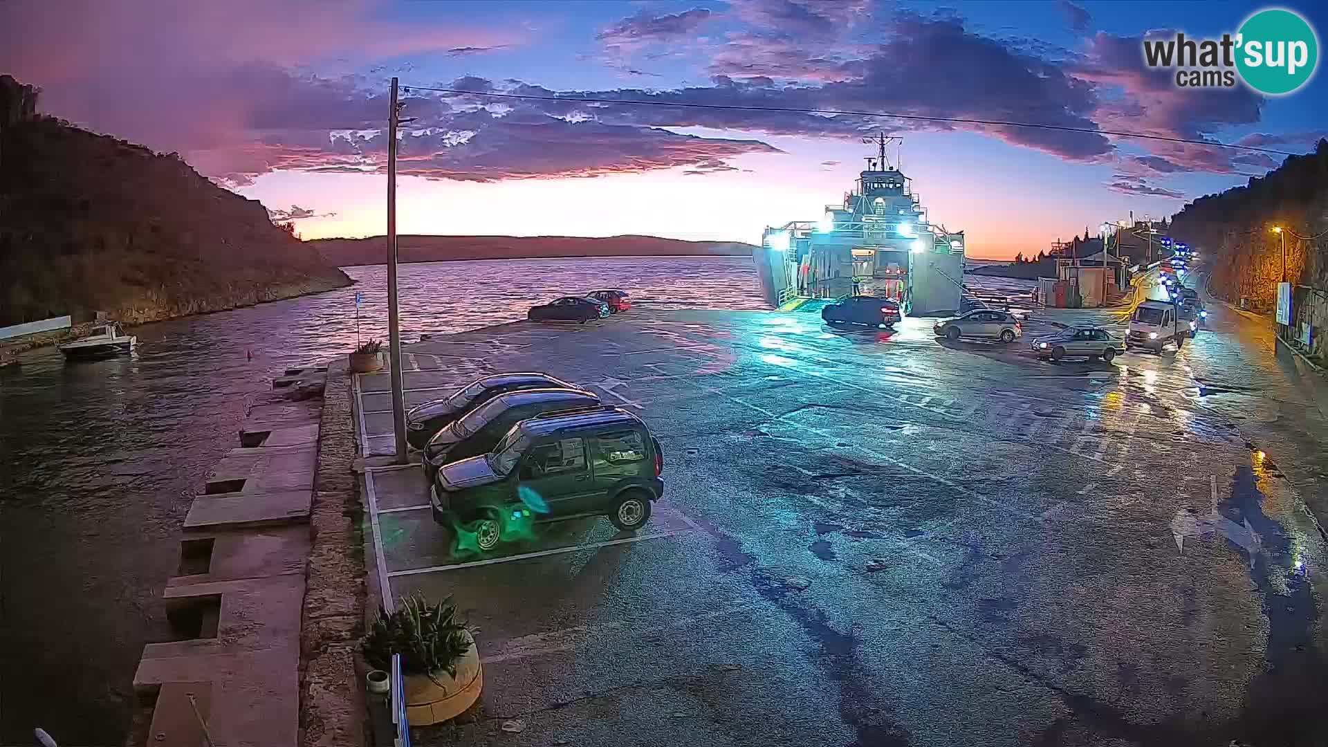 Webcam del puerto de ferris de Prizna – hacia la isla de Pag