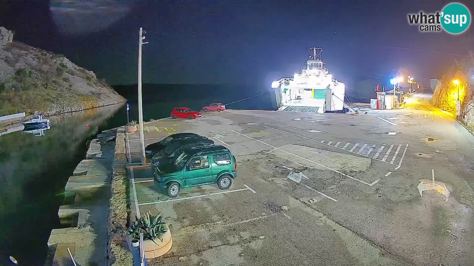 Spletna kamera trajektno pristanišče Prizna – proti otoku Pag