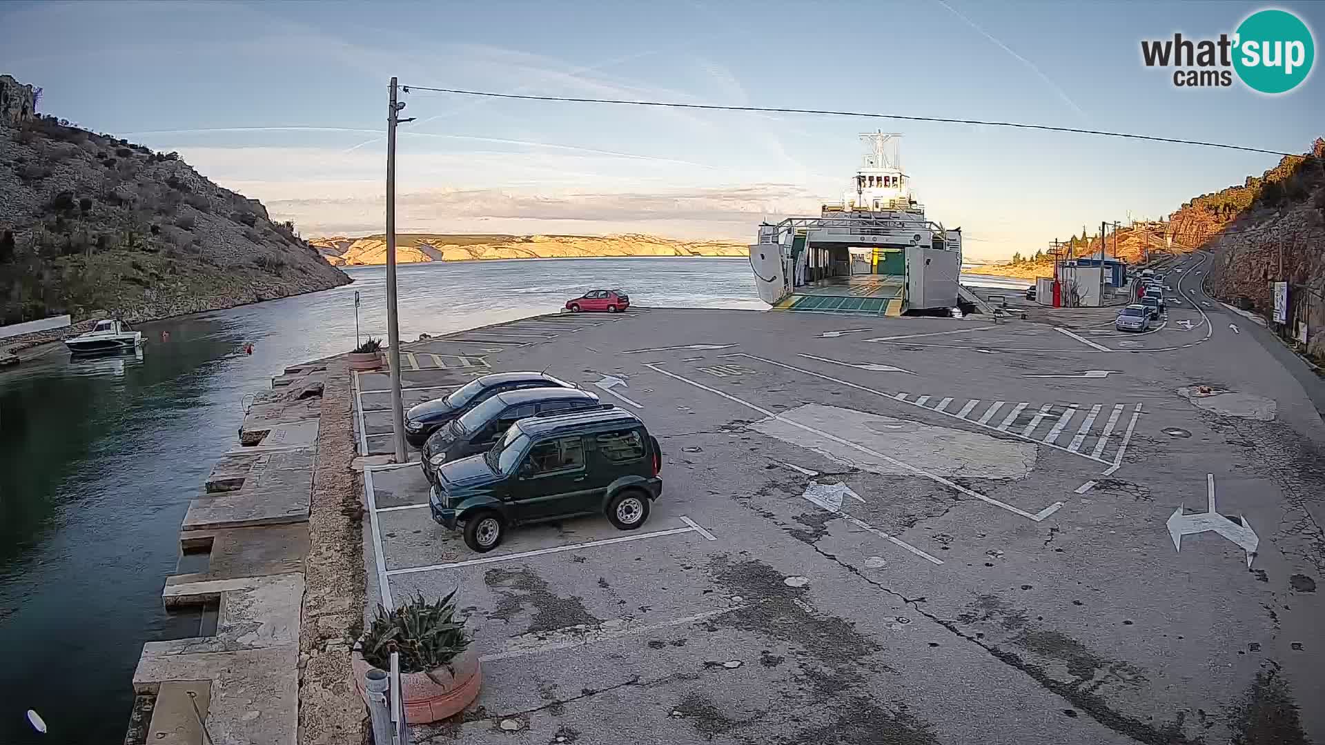 Web kamera trajektna luka Prizna – prema otoku Pag