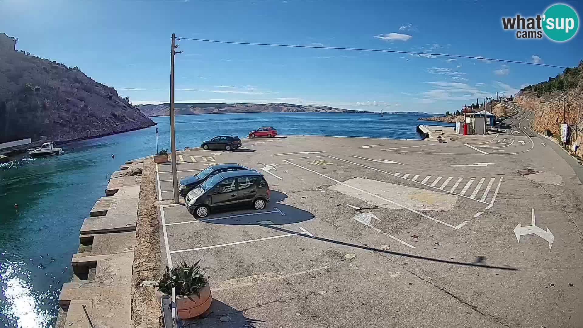 Spletna kamera trajektno pristanišče Prizna – proti otoku Pag