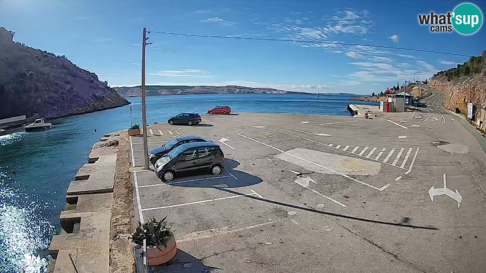 Spletna kamera trajektno pristanišče Prizna – proti otoku Pag